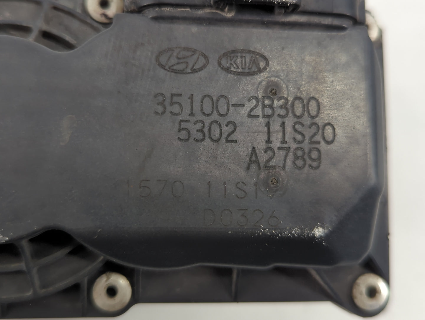 2012-2017 Hyundai Veloster Throttle Body P/N:35100-2B300 Fits Fits 2012 2013 2014 2015 2016 2017 2018 2019 OEM Used Auto Par