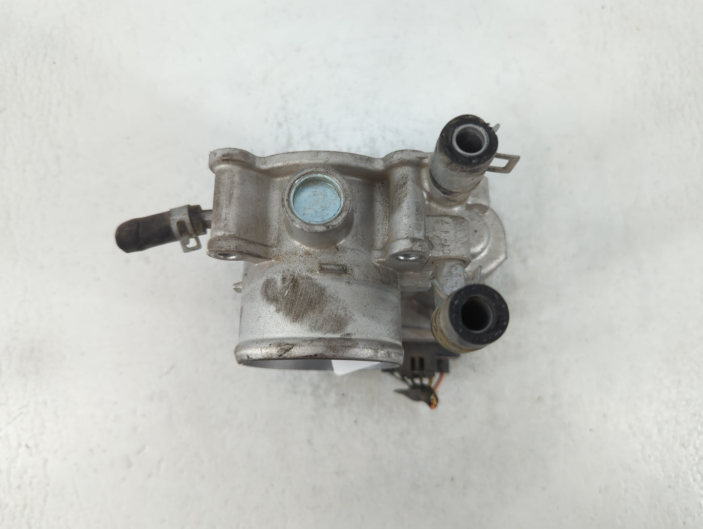 2012-2017 Hyundai Veloster Throttle Body P/N:35100-2B300 Fits Fits 2012 2013 2014 2015 2016 2017 2018 2019 OEM Used Auto Par