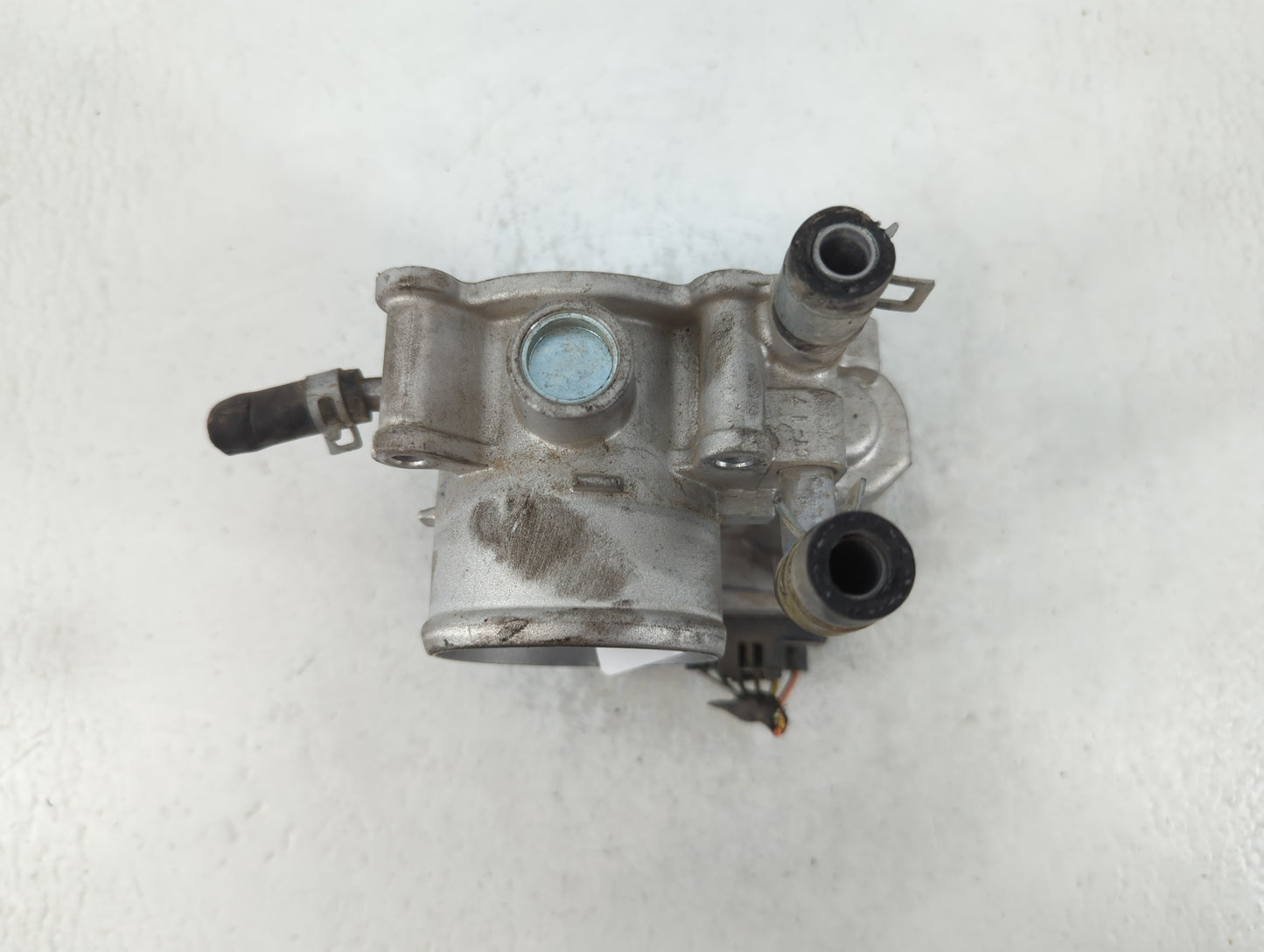 2012-2017 Hyundai Veloster Throttle Body P/N:35100-2B300 Fits Fits 2012 2013 2014 2015 2016 2017 2018 2019 OEM Used Auto Par