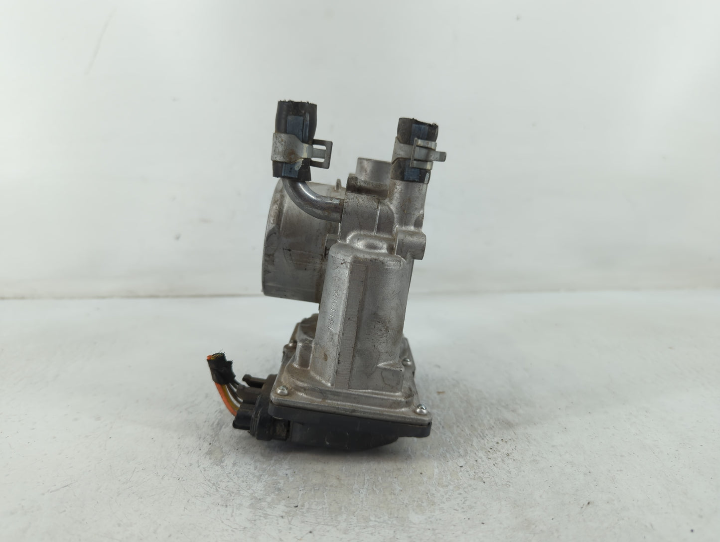 2012-2017 Hyundai Veloster Throttle Body P/N:35100-2B300 Fits Fits 2012 2013 2014 2015 2016 2017 2018 2019 OEM Used Auto Par