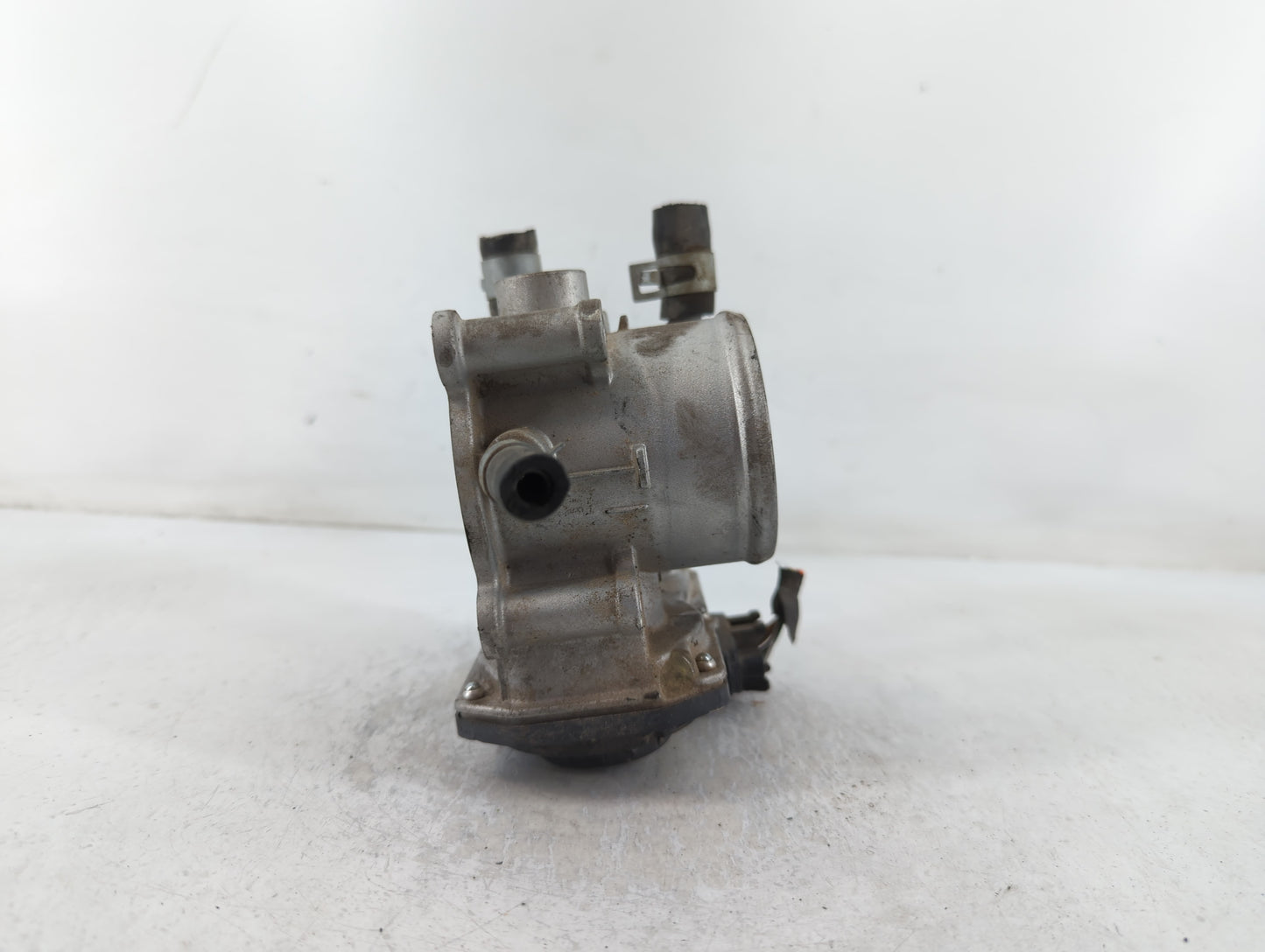 2012-2017 Hyundai Veloster Throttle Body P/N:35100-2B300 Fits Fits 2012 2013 2014 2015 2016 2017 2018 2019 OEM Used Auto Par