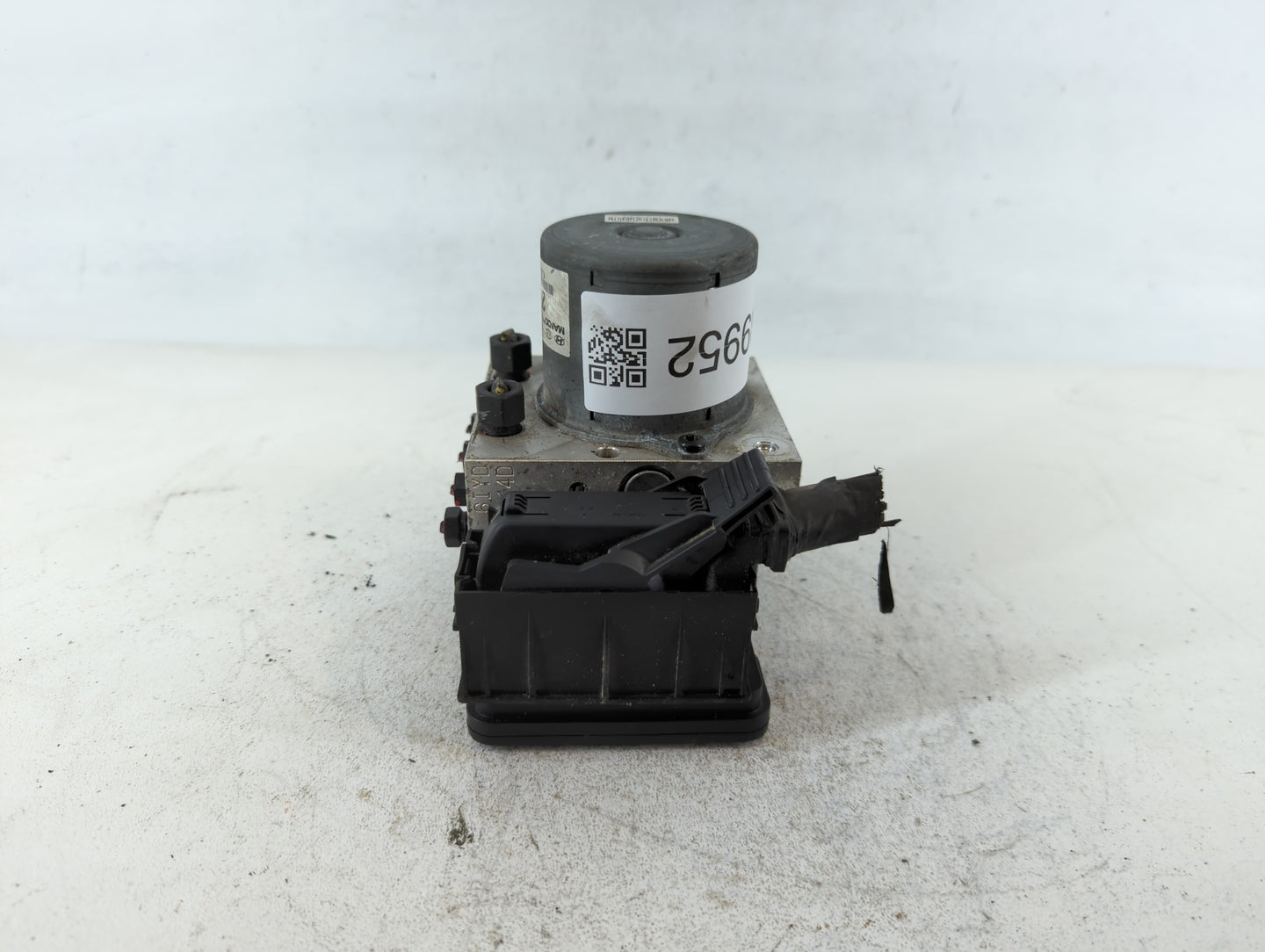 2015-2017 Hyundai Veloster ABS Pump Control Module Replacement P/N:58920-2V480 Fits Fits 2015 2016 2017 OEM Used Auto Parts 