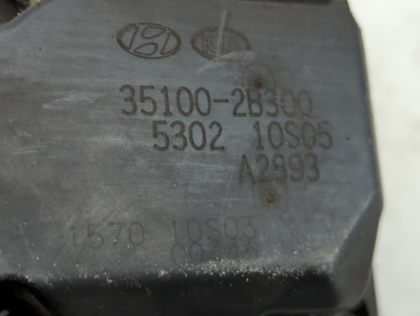 2012-2017 Hyundai Veloster Throttle Body P/N:35100-2B300 Fits Fits 2012 2013 2014 2015 2016 2017 2018 2019 OEM Used Auto Par
