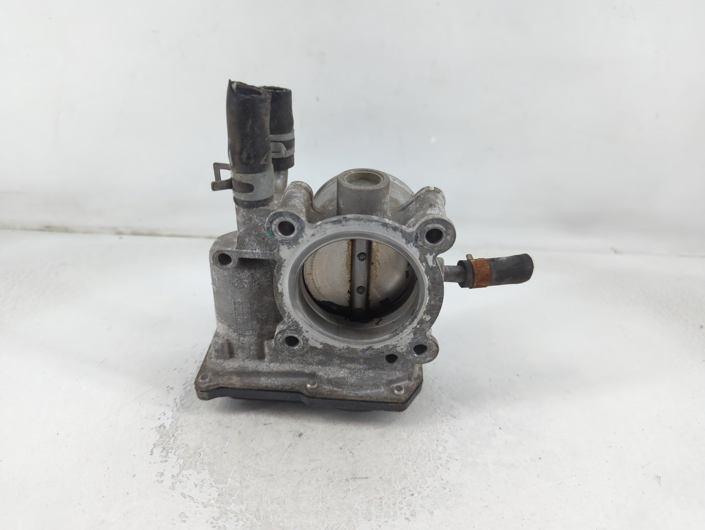 2012-2017 Hyundai Veloster Throttle Body P/N:35100-2B300 Fits Fits 2012 2013 2014 2015 2016 2017 2018 2019 OEM Used Auto Par