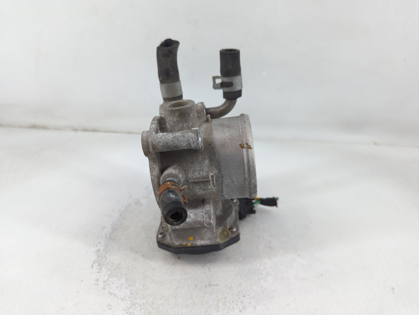 2012-2017 Hyundai Veloster Throttle Body P/N:35100-2B300 Fits Fits 2012 2013 2014 2015 2016 2017 2018 2019 OEM Used Auto Par