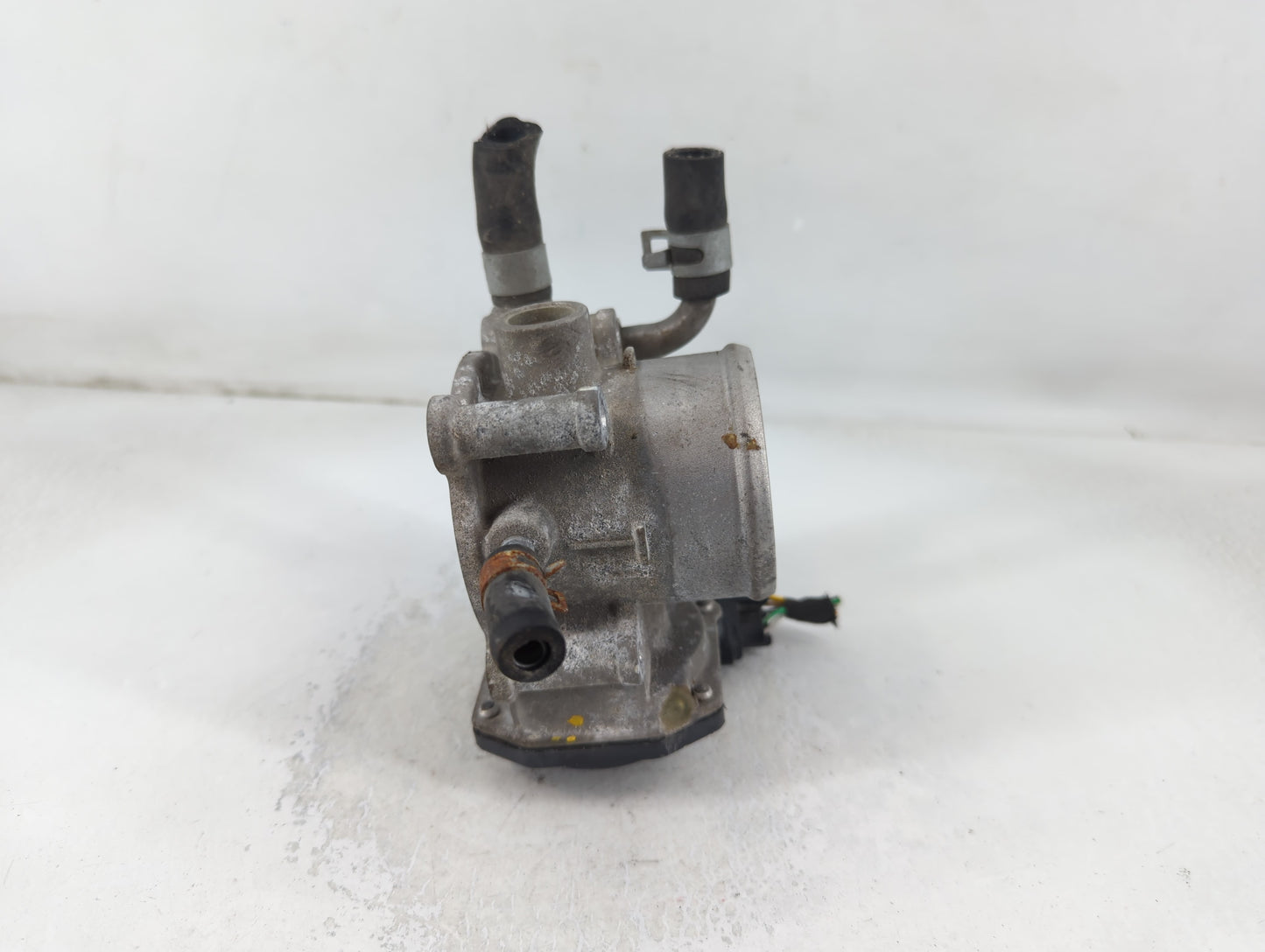 2012-2017 Hyundai Veloster Throttle Body P/N:35100-2B300 Fits Fits 2012 2013 2014 2015 2016 2017 2018 2019 OEM Used Auto Par