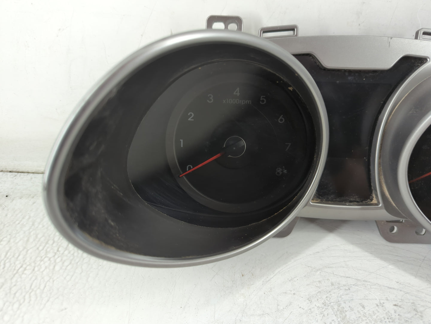 2016-2017 Hyundai Veloster Instrument Cluster Speedometer Gauges P/N:94031-2V201RDR Fits Fits 2016 2017 OEM Used Auto Parts 