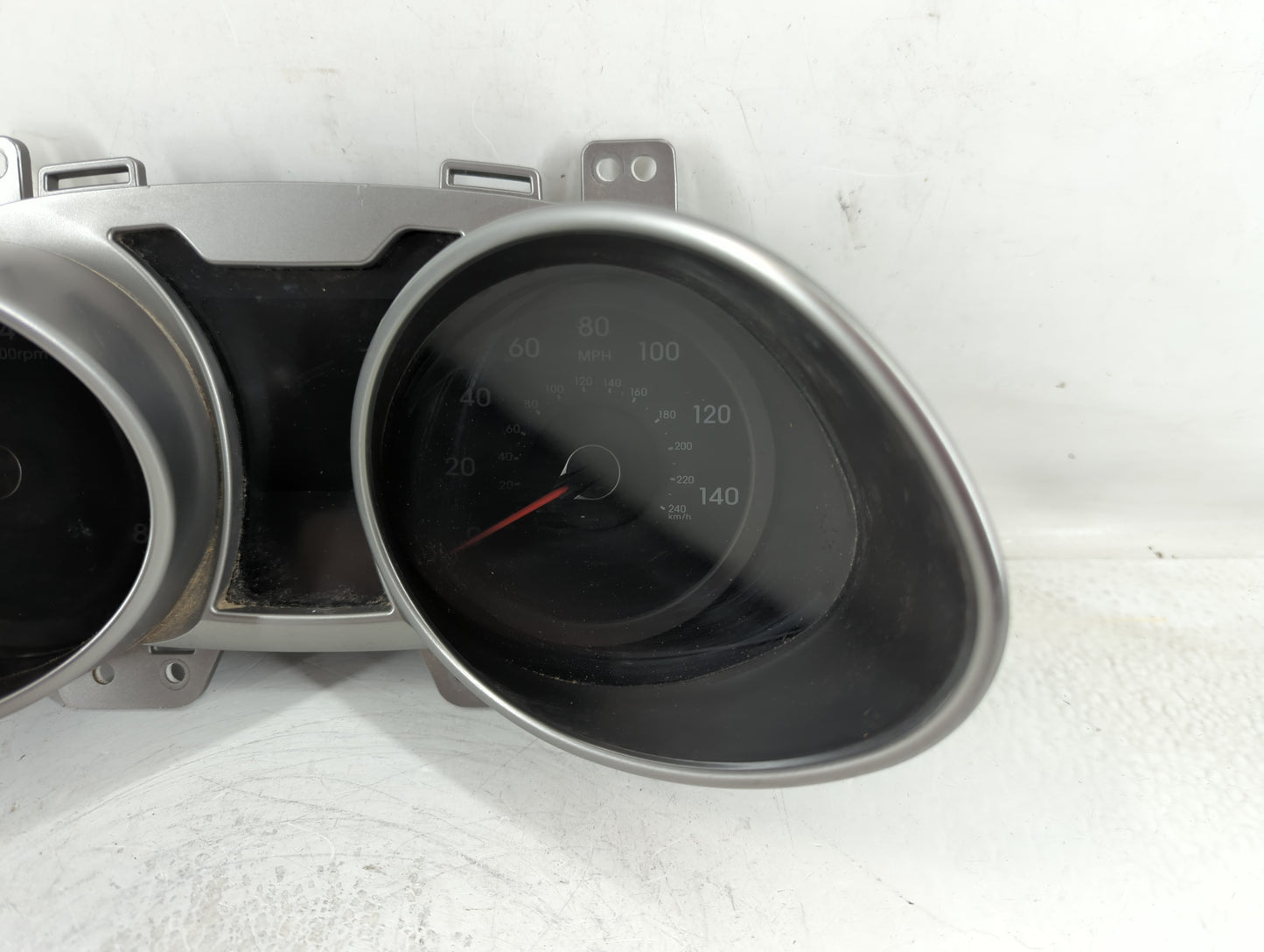 2016-2017 Hyundai Veloster Instrument Cluster Speedometer Gauges P/N:94031-2V201RDR Fits Fits 2016 2017 OEM Used Auto Parts 