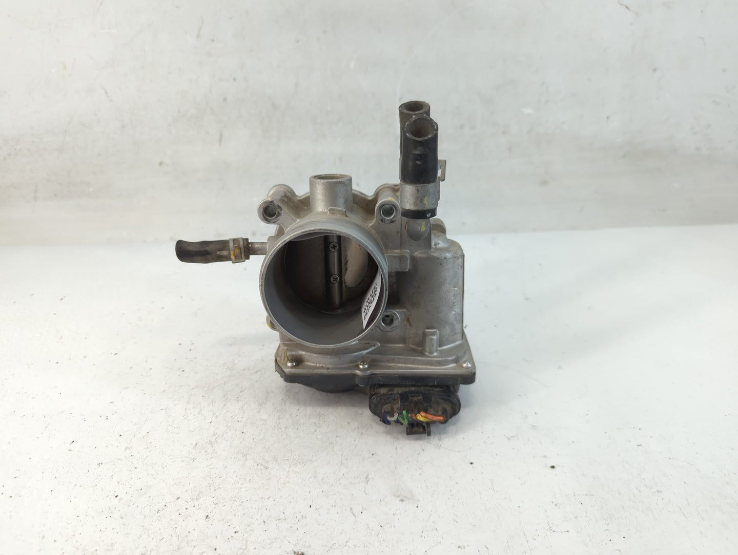 2012-2017 Hyundai Veloster Throttle Body P/N:35100-2B300 Fits Fits 2012 2013 2014 2015 2016 2017 2018 2019 OEM Used Auto Par