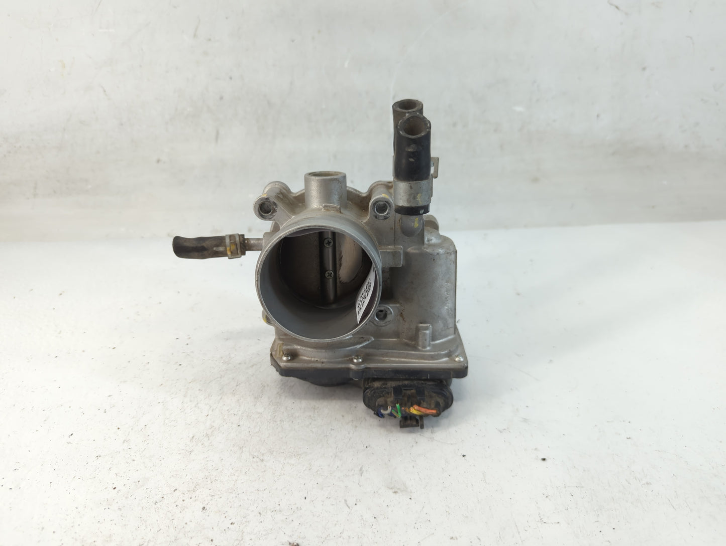 2012-2017 Hyundai Veloster Throttle Body P/N:35100-2B300 Fits Fits 2012 2013 2014 2015 2016 2017 2018 2019 OEM Used Auto Par