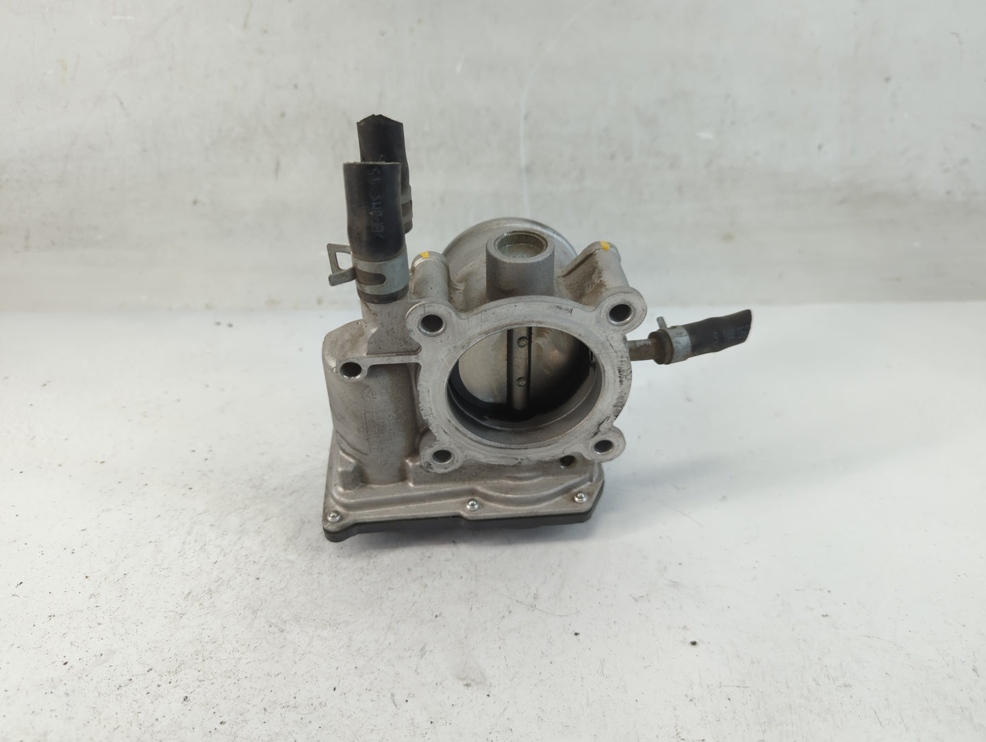2012-2017 Hyundai Veloster Throttle Body P/N:35100-2B300 Fits Fits 2012 2013 2014 2015 2016 2017 2018 2019 OEM Used Auto Par