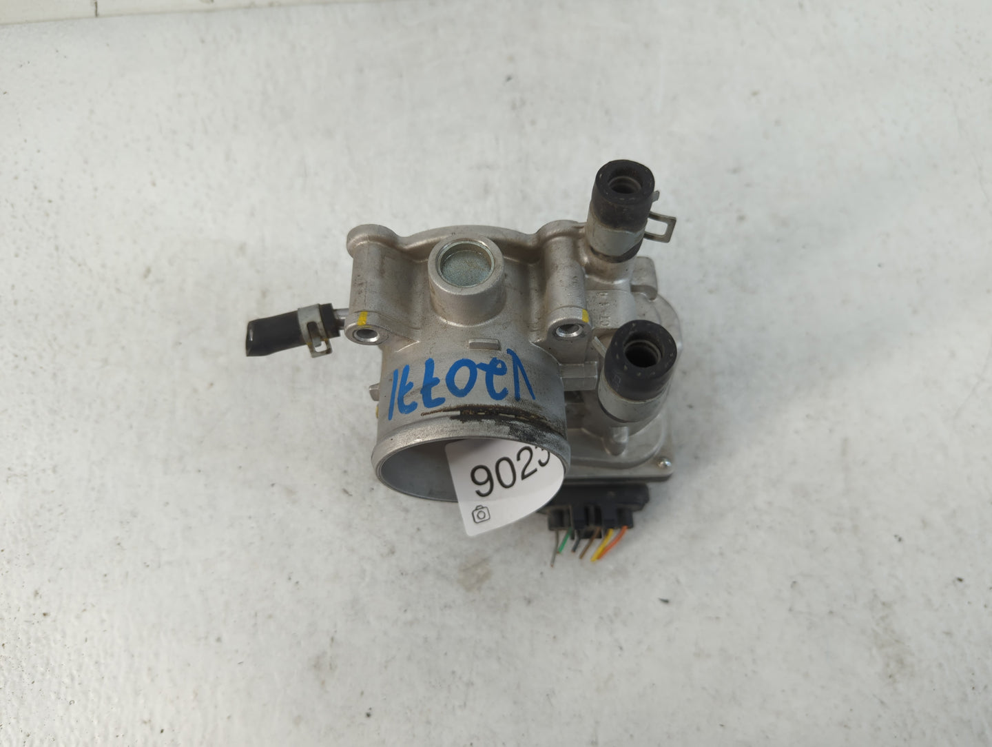 2012-2017 Hyundai Veloster Throttle Body P/N:35100-2B300 Fits Fits 2012 2013 2014 2015 2016 2017 2018 2019 OEM Used Auto Par