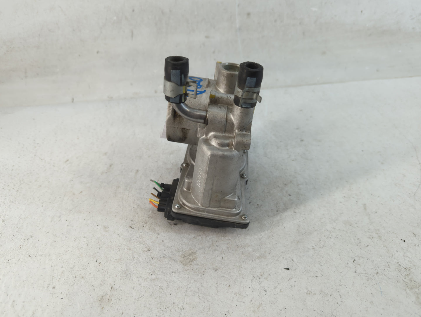 2012-2017 Hyundai Veloster Throttle Body P/N:35100-2B300 Fits Fits 2012 2013 2014 2015 2016 2017 2018 2019 OEM Used Auto Par