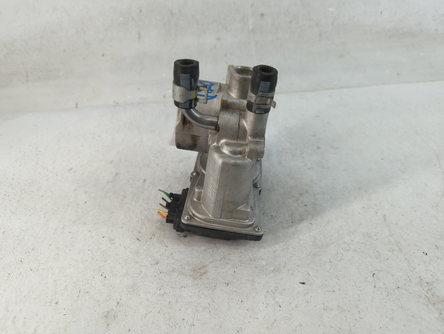 2012-2017 Hyundai Veloster Throttle Body P/N:35100-2B300 Fits Fits 2012 2013 2014 2015 2016 2017 2018 2019 OEM Used Auto Par
