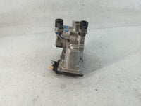 2012-2017 Hyundai Veloster Throttle Body P/N:35100-2B300 Fits Fits 2012 2013 2014 2015 2016 2017 2018 2019 OEM Used Auto Par