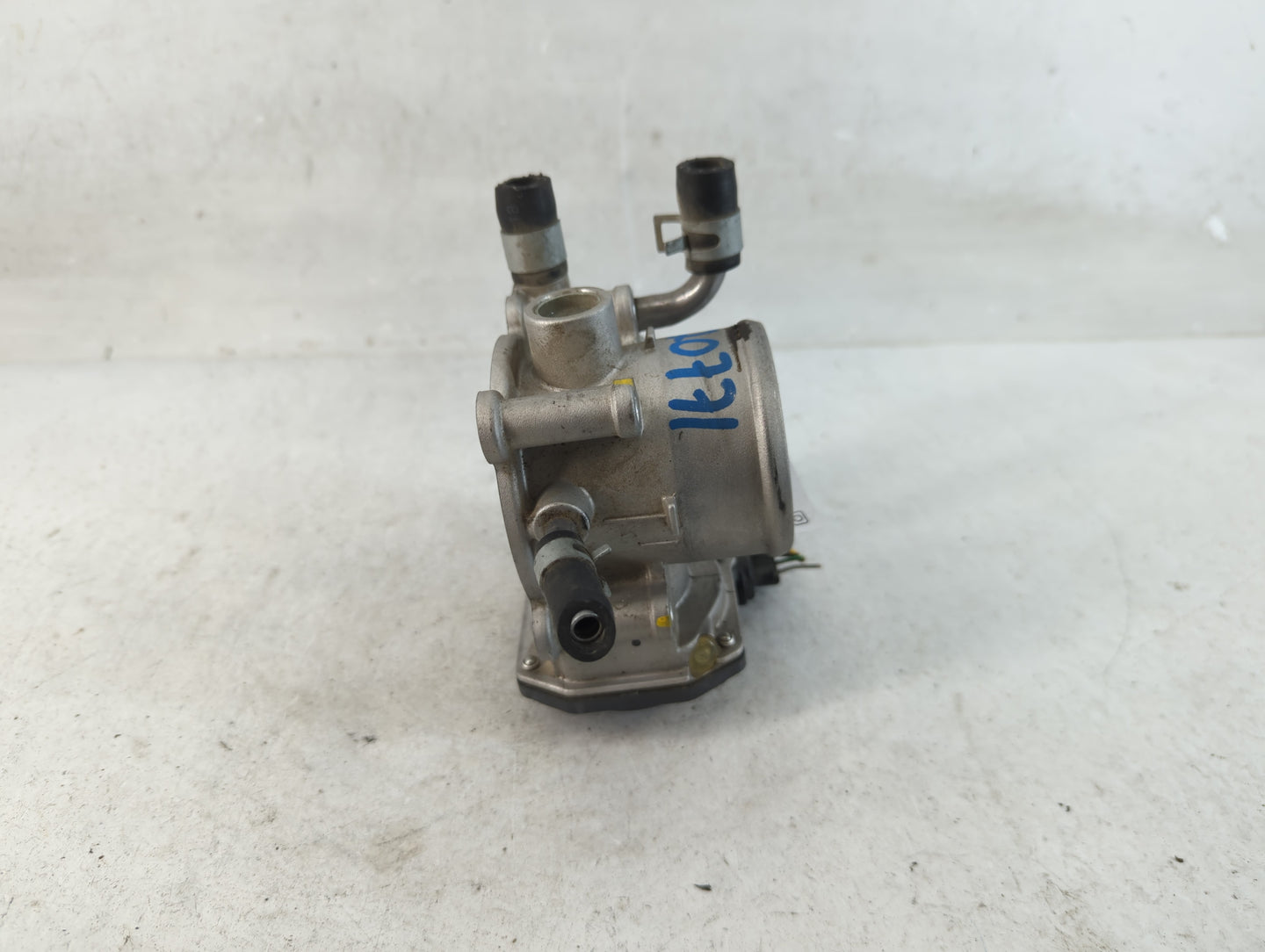 2012-2017 Hyundai Veloster Throttle Body P/N:35100-2B300 Fits Fits 2012 2013 2014 2015 2016 2017 2018 2019 OEM Used Auto Par
