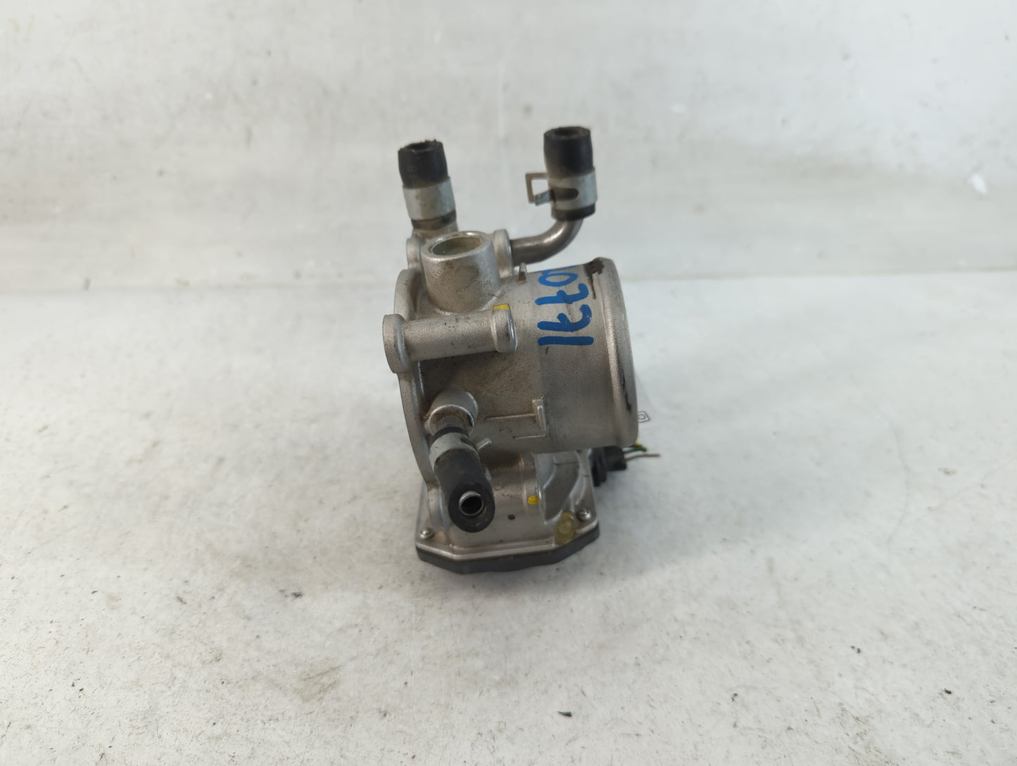 2012-2017 Hyundai Veloster Throttle Body P/N:35100-2B300 Fits Fits 2012 2013 2014 2015 2016 2017 2018 2019 OEM Used Auto Par