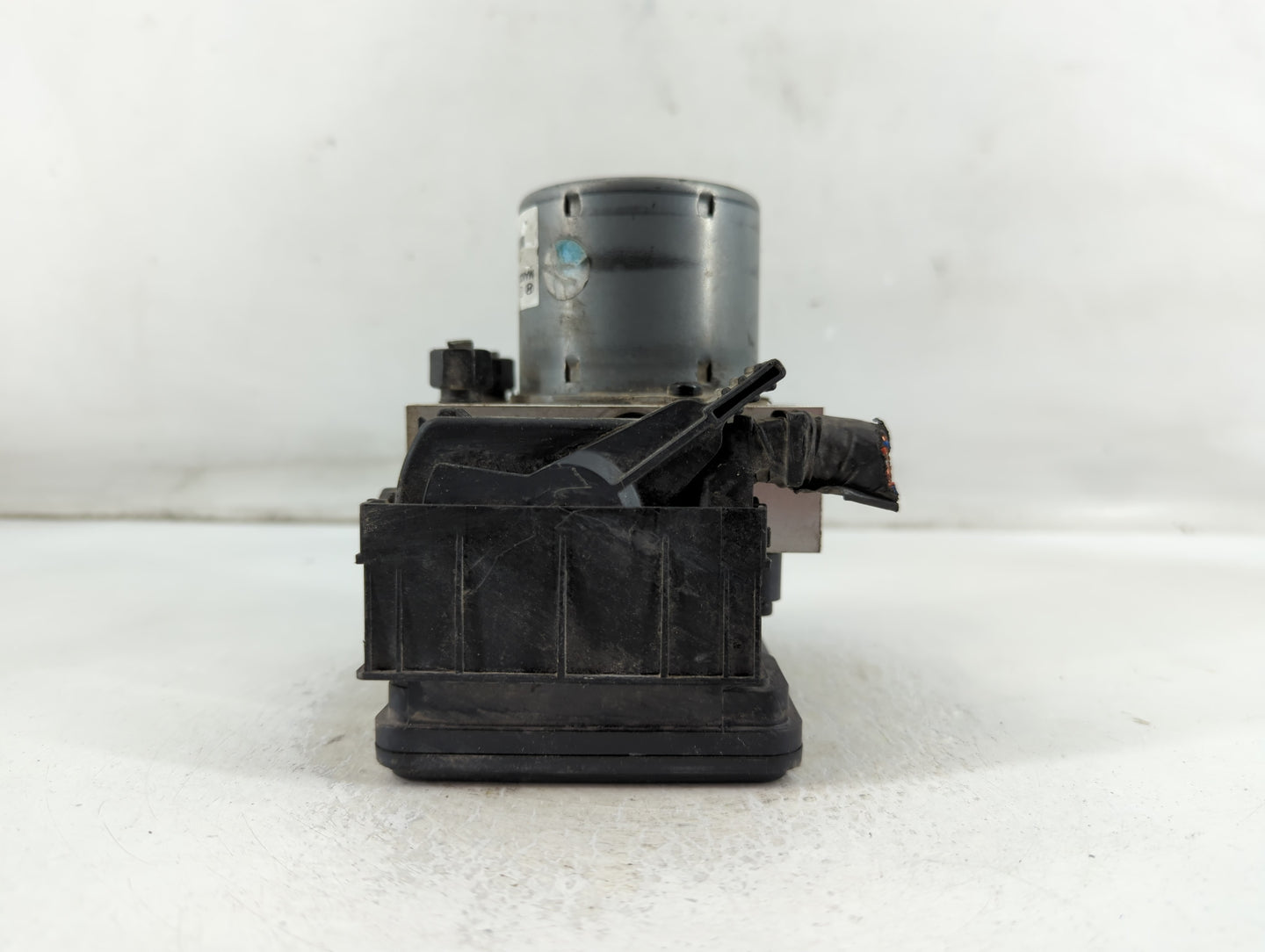 2015-2017 Hyundai Veloster ABS Pump Control Module Replacement P/N:58920-2V480 Fits Fits 2015 2016 2017 OEM Used Auto Parts 