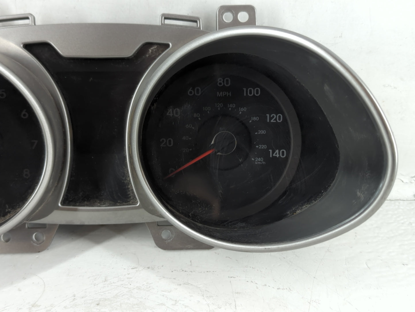 2016-2017 Hyundai Veloster Instrument Cluster Speedometer Gauges P/N:94031-2V240RDR Fits Fits 2016 2017 OEM Used Auto Parts 