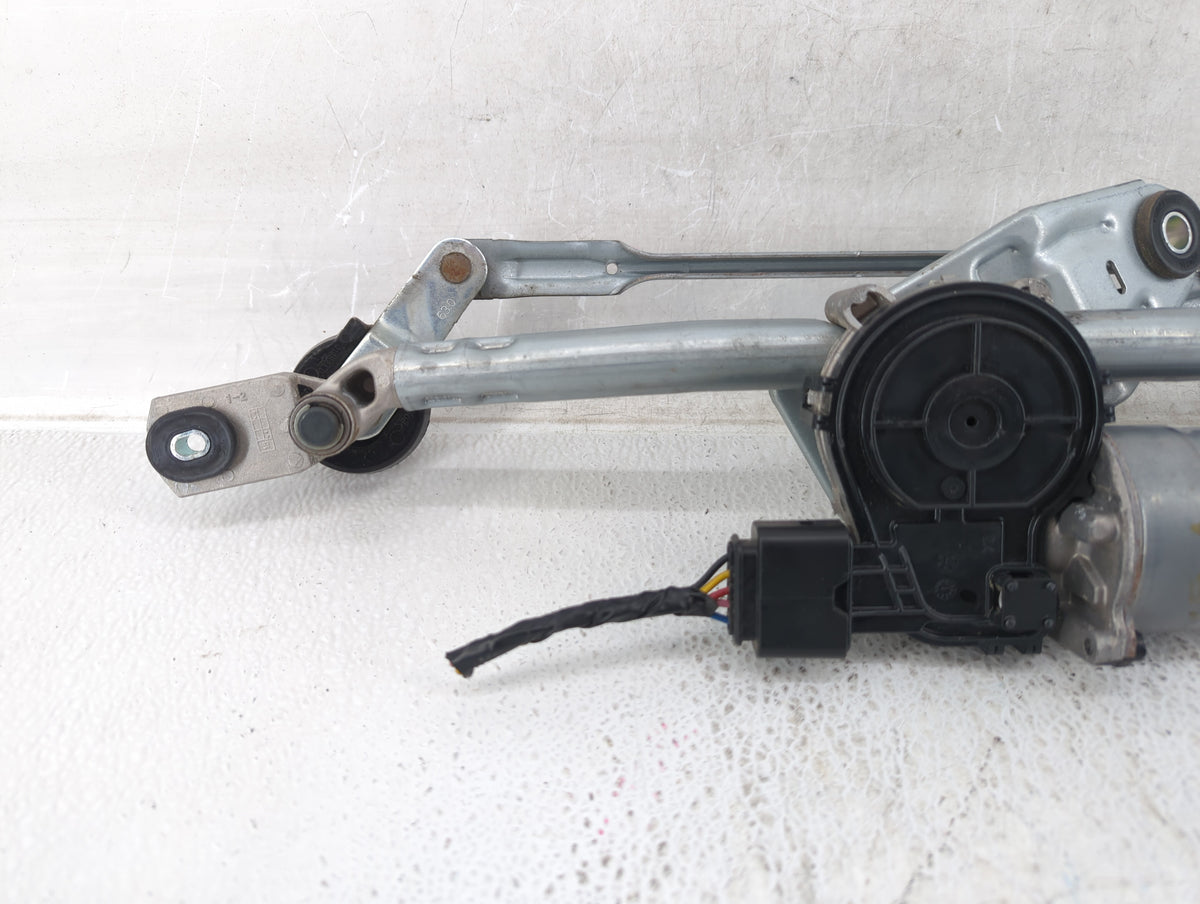 2016 Infiniti I30 Front Windshield Wiper Motor P/N:F00S510410 Fits OEM Used Auto Parts - Oemusedautoparts1.com