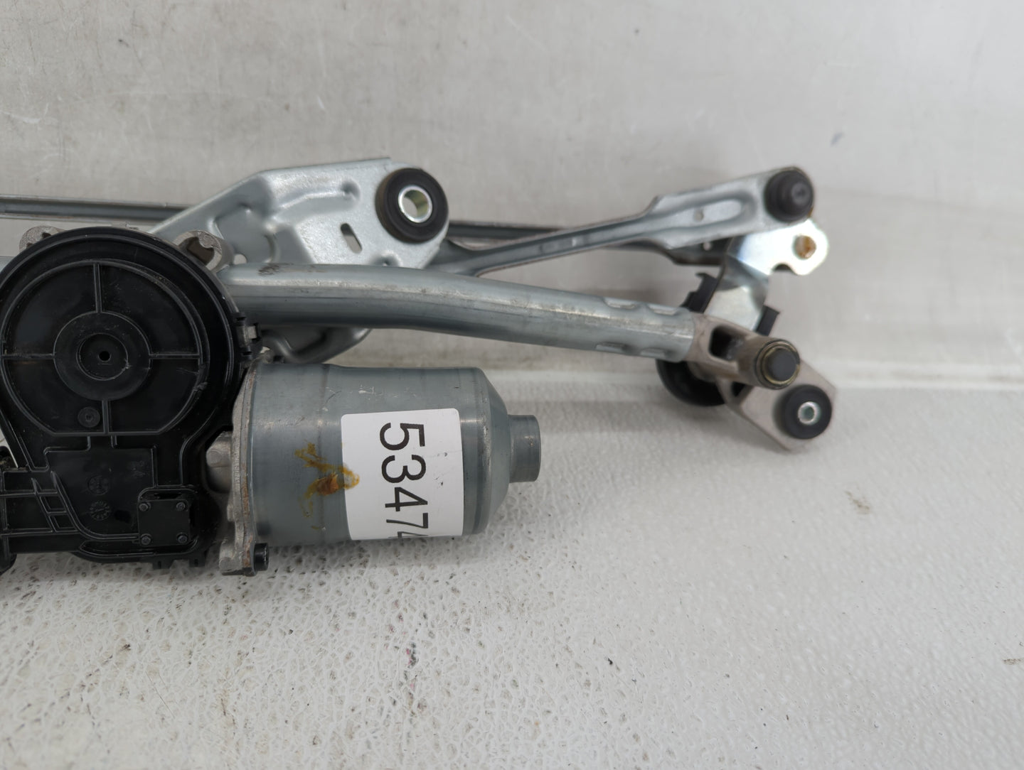 2016 Infiniti I30 Front Windshield Wiper Motor P/N:F00S510410 Fits OEM Used Auto Parts - Oemusedautoparts1.com