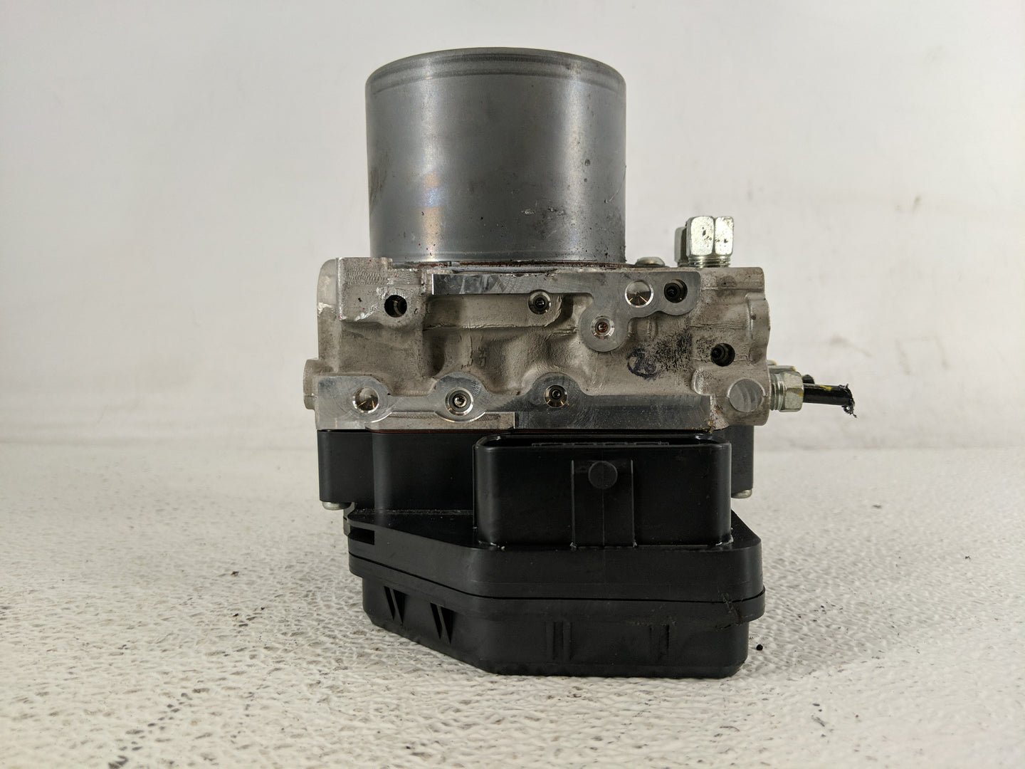 2016-2017 Infiniti Q50 ABS Pump Control Module Replacement P/N:133000-0791 47660 4GH1A Fits Fits 2016 2017 OEM Used Auto Par