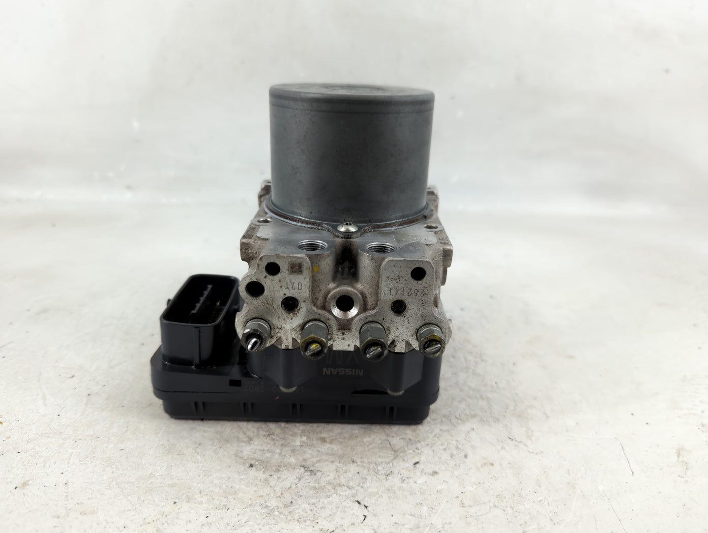 2016-2017 Infiniti Q50 ABS Pump Control Module Replacement P/N:133000-0800 47660 4GK0A Fits Fits 2016 2017 OEM Used Auto Par