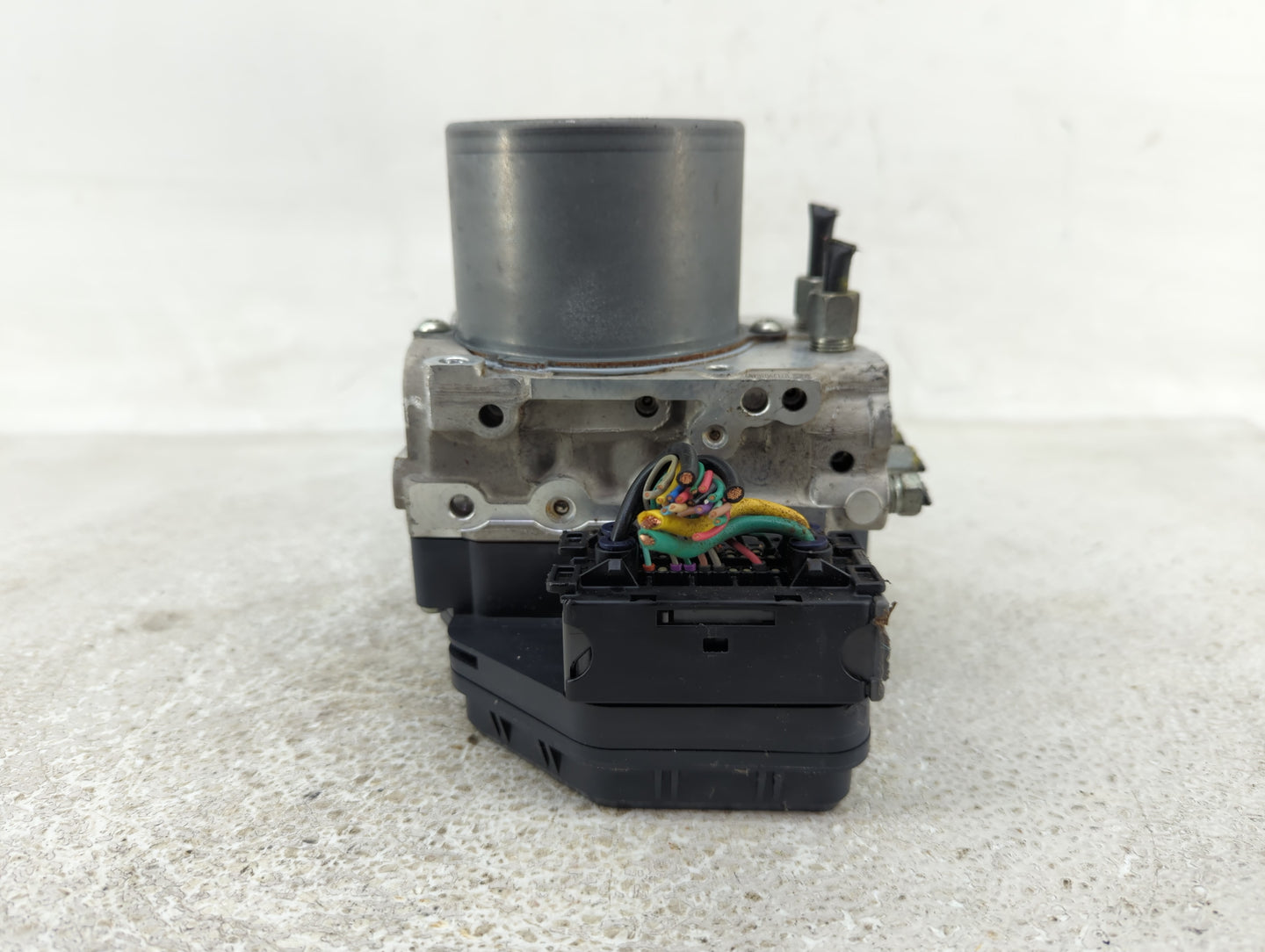 2016-2019 Infiniti Q50 ABS Pump Control Module Replacement P/N:476604GK1A Fits Fits 2016 2017 2018 2019 OEM Used Auto Parts 