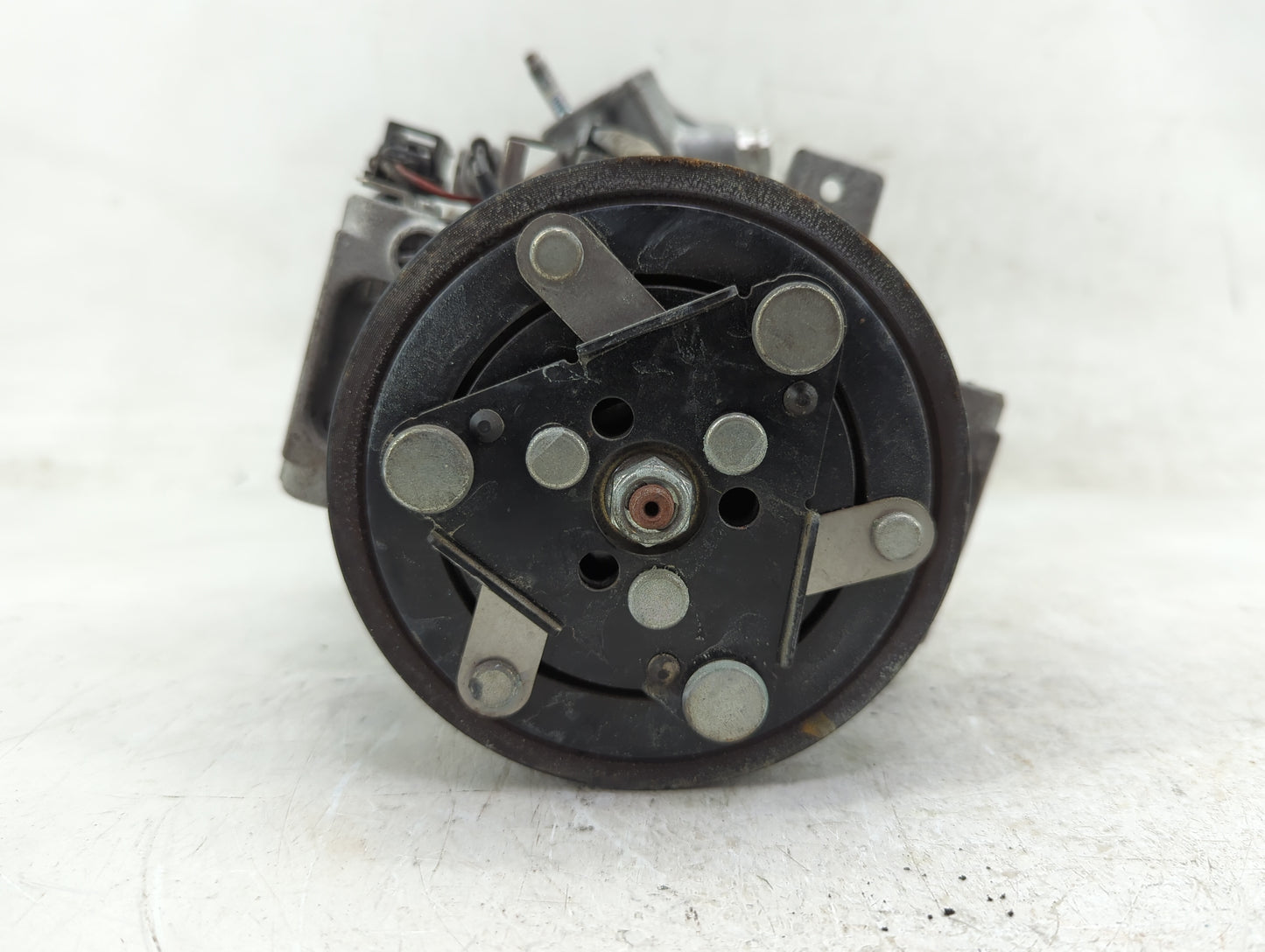 2016-2020 Infiniti Q50 Air Conditioning A/c Ac Compressor Oem - Oemusedautoparts1.com