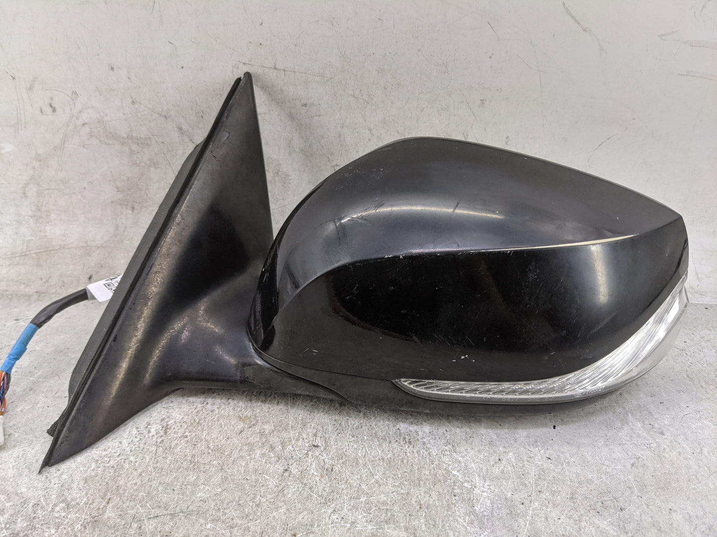 2014-2020 Infiniti Q50 Driver Side View Mirror - Left Door Mirror OEM Used - Oemusedautoparts1.com