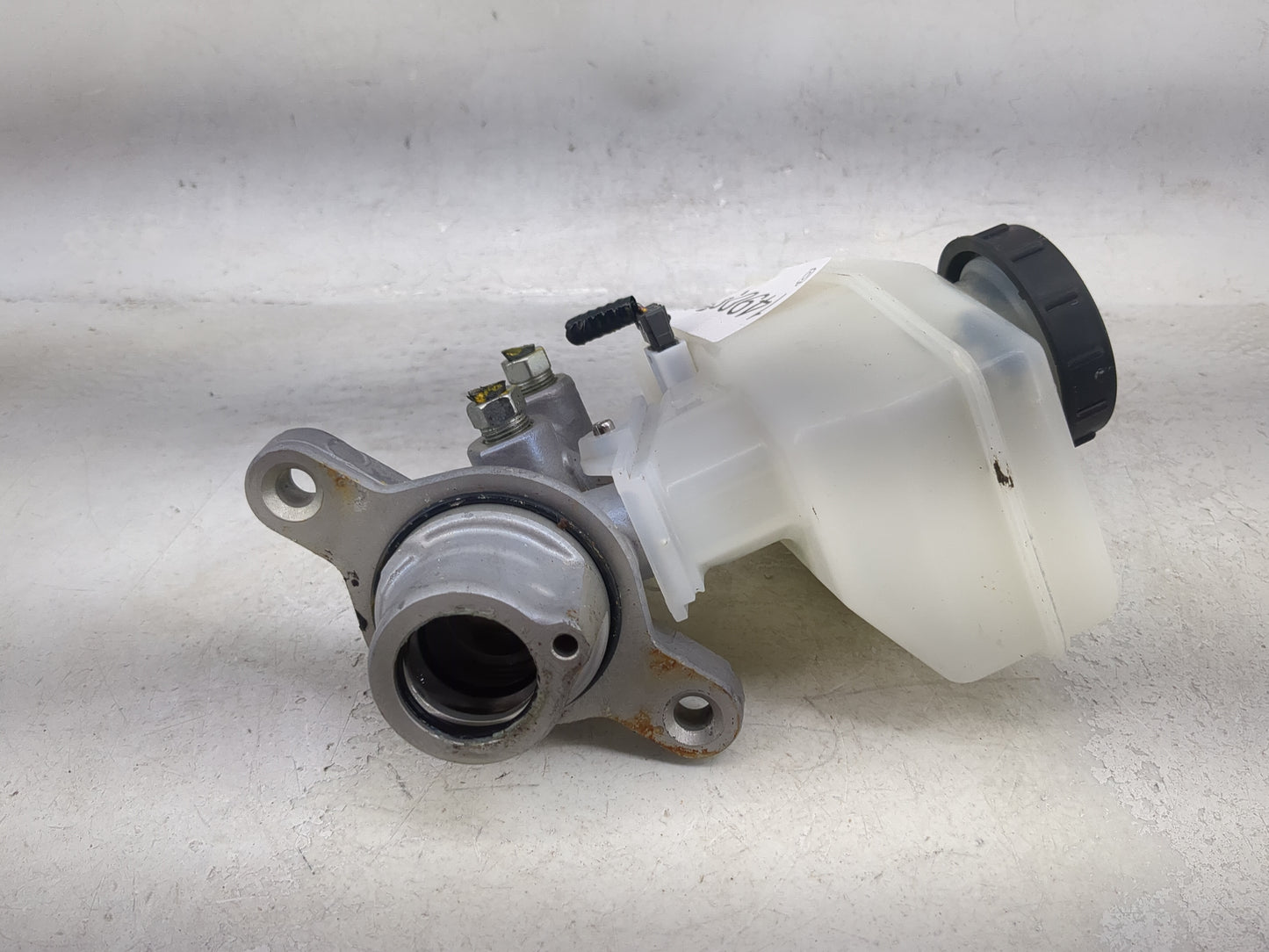 2014-2020 Infiniti Q50 Brake Master Cylinder 1490904 - Oemusedautoparts1.com