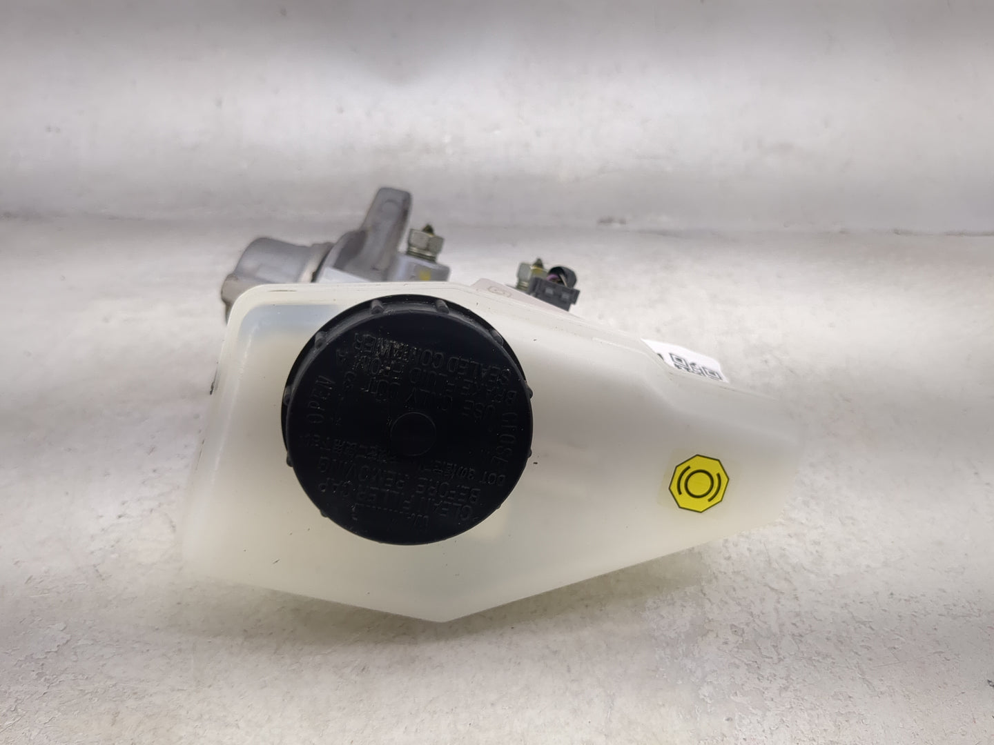 2014-2020 Infiniti Q50 Brake Master Cylinder 1490904 - Oemusedautoparts1.com