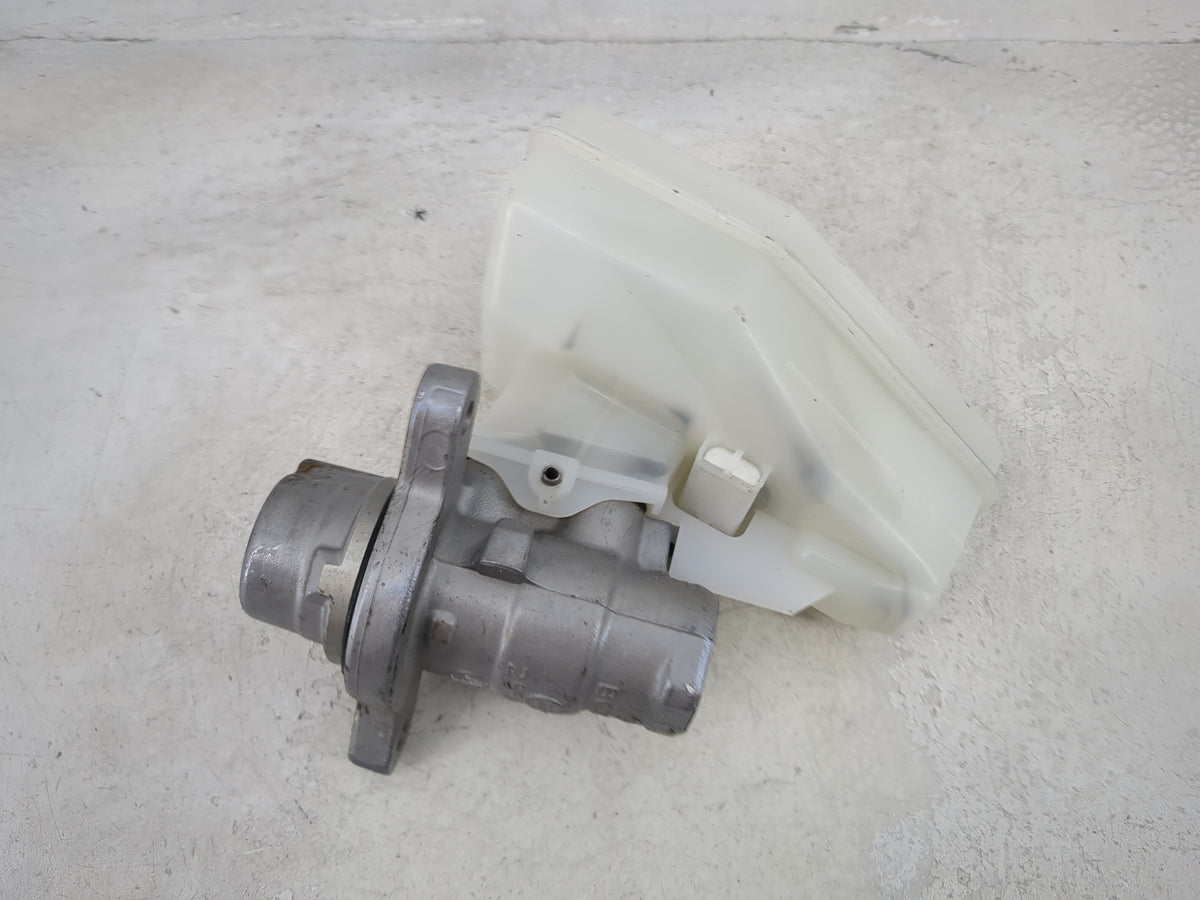 2014-2020 Infiniti Q50 Brake Master Cylinder 1490904 - Oemusedautoparts1.com