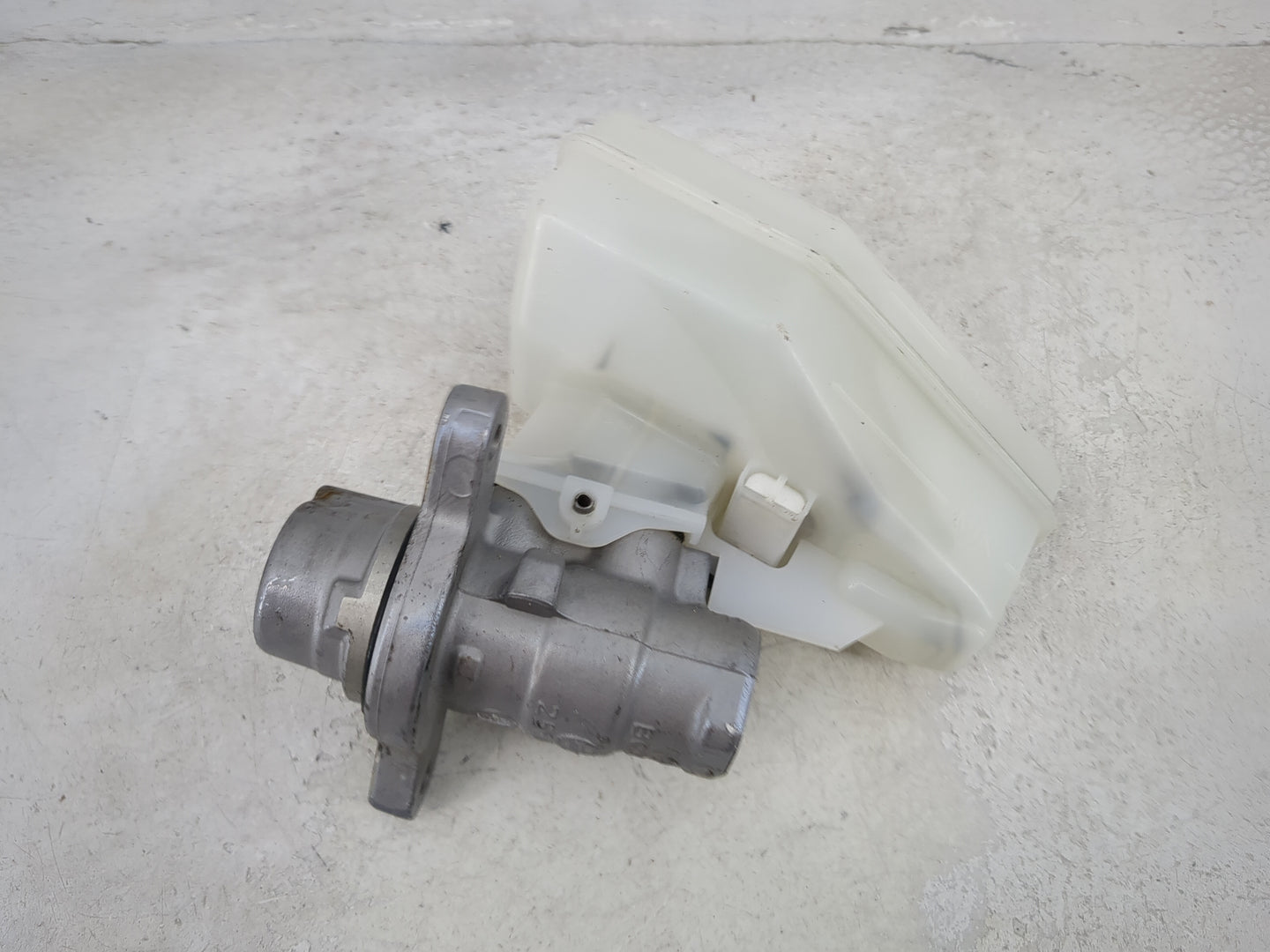 2014-2020 Infiniti Q50 Brake Master Cylinder 1490904 - Oemusedautoparts1.com