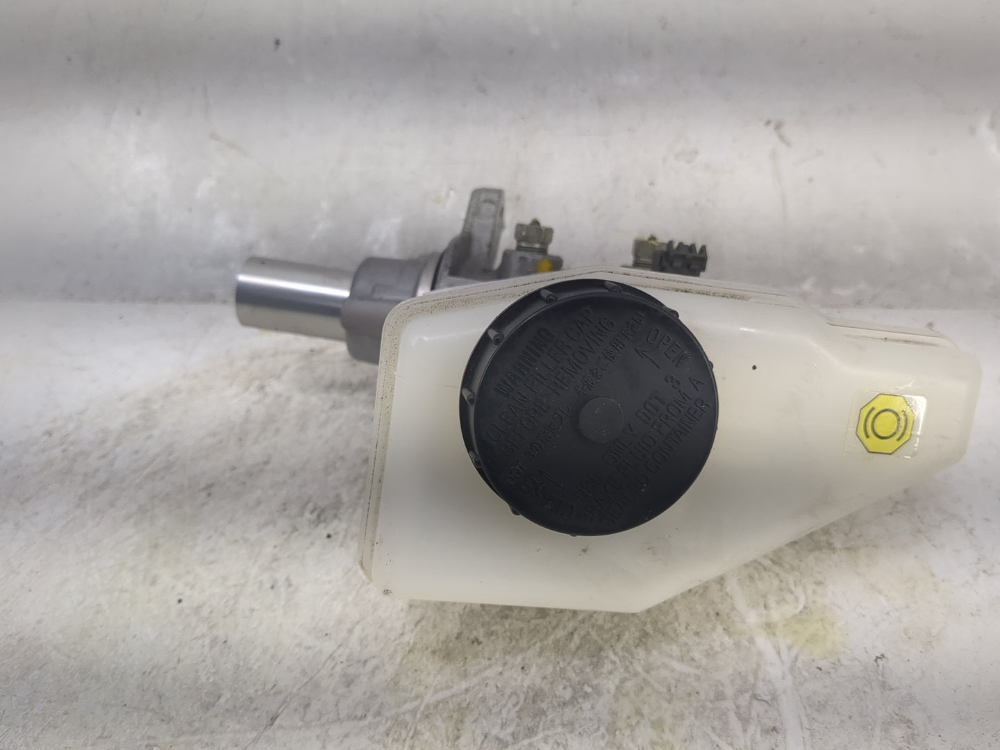 2014-2020 Infiniti Q50 Brake Master Cylinder 1497276 - Oemusedautoparts1.com