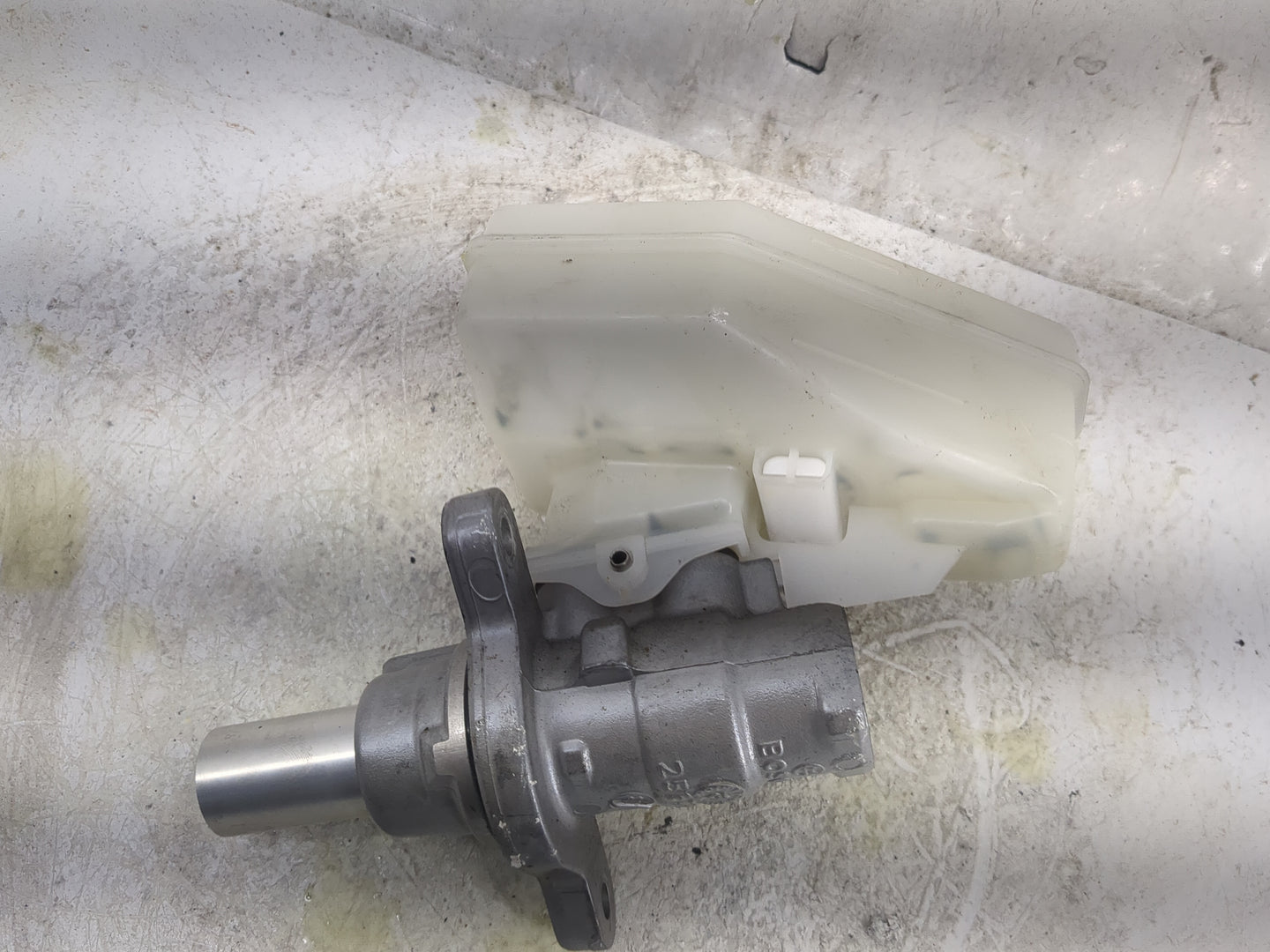 2014-2020 Infiniti Q50 Brake Master Cylinder 1497276 - Oemusedautoparts1.com