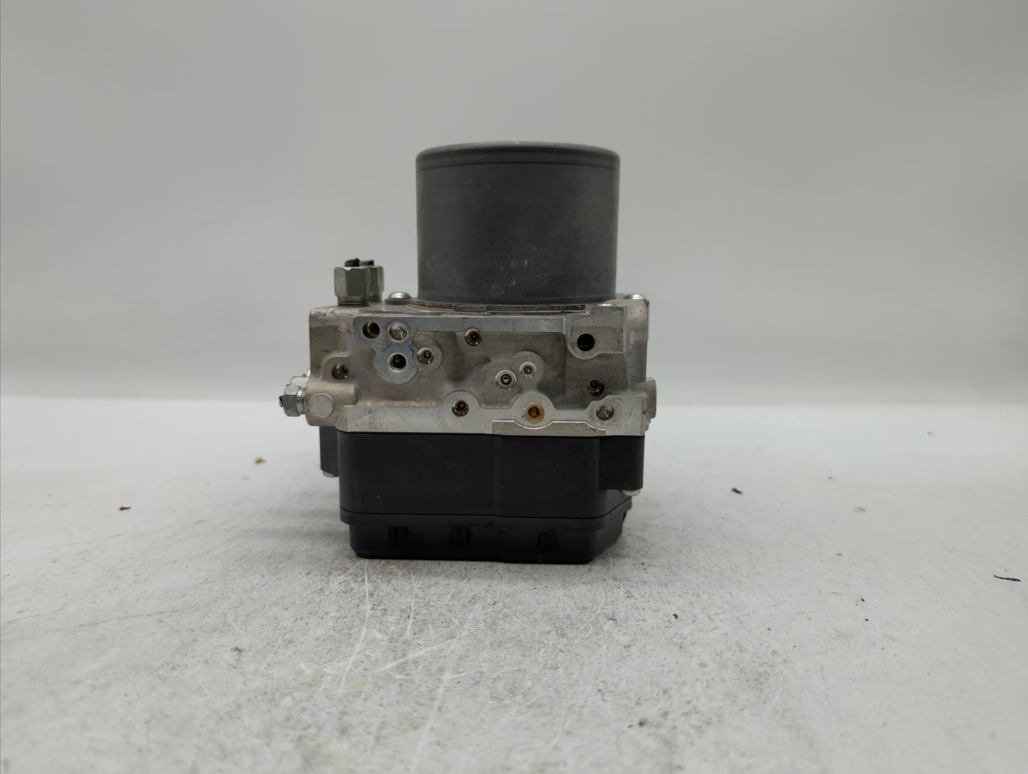 2016-2017 Infiniti Q50 ABS Pump Control Module Replacement P/N:47660 4GH0A Fits Fits 2016 2017 OEM Used Auto Parts - Oemused