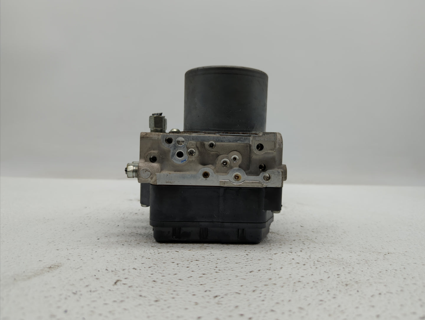 2016-2017 Infiniti Q50 ABS Pump Control Module Replacement P/N:47660 4GH0A Fits Fits 2016 2017 OEM Used Auto Parts - Oemused