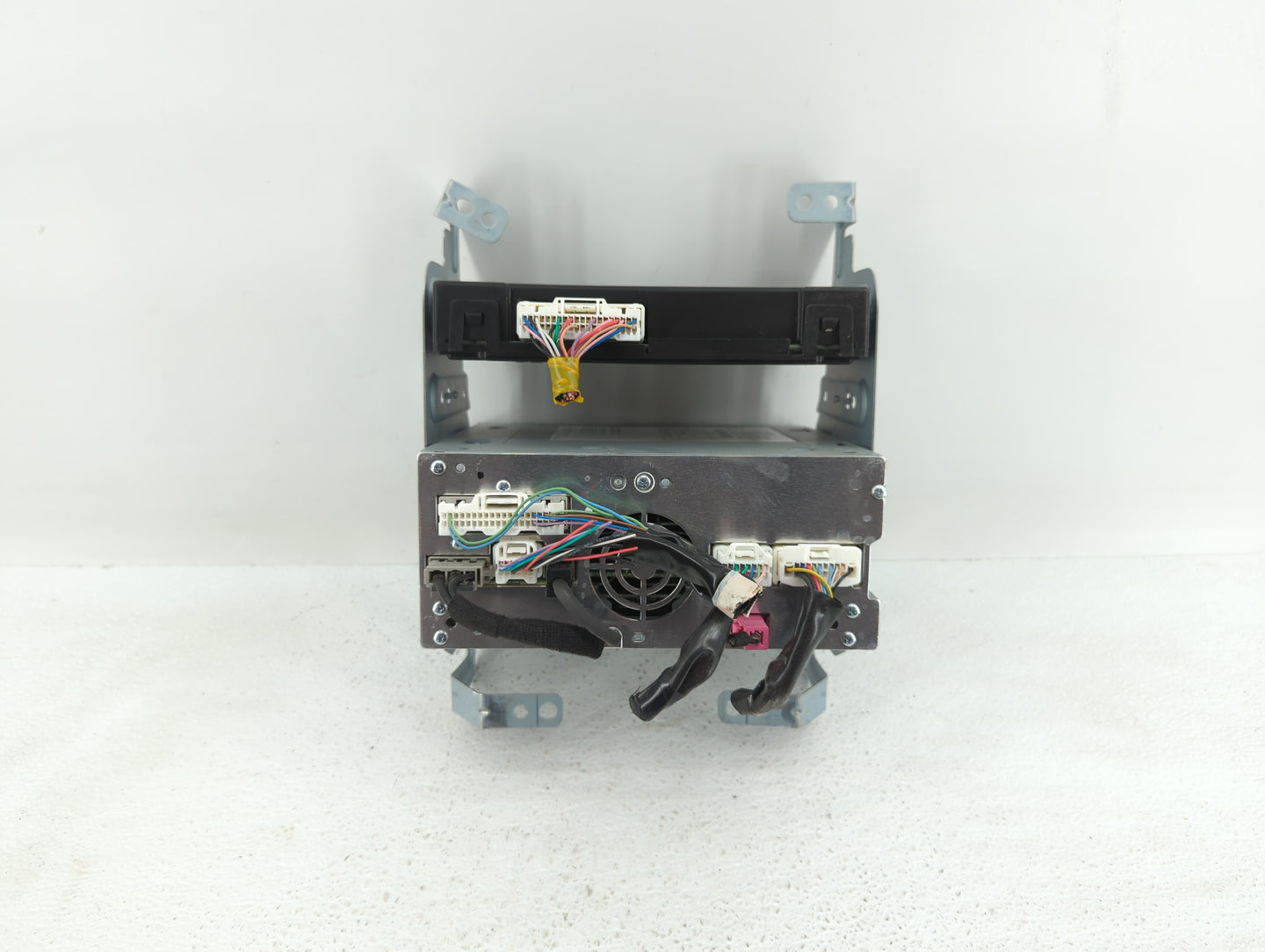 2016-2018 Infiniti Q50 Am Fm Cd Player Radio Receiver - Oemusedautoparts1.com