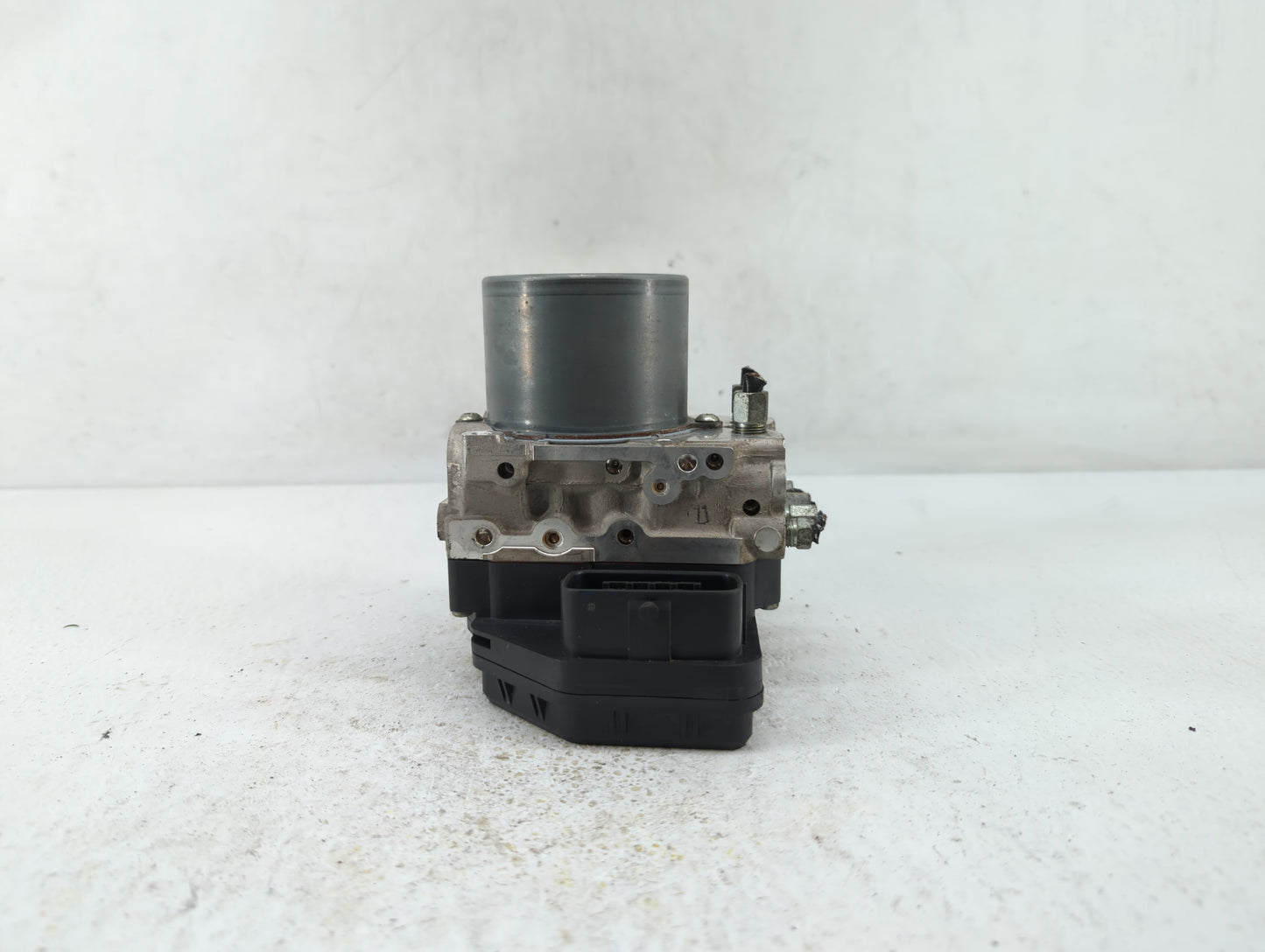 2016-2017 Infiniti Q50 ABS Pump Control Module Replacement P/N:47660 4GH0A 47660 4GK0A Fits Fits 2016 2017 OEM Used Auto Par