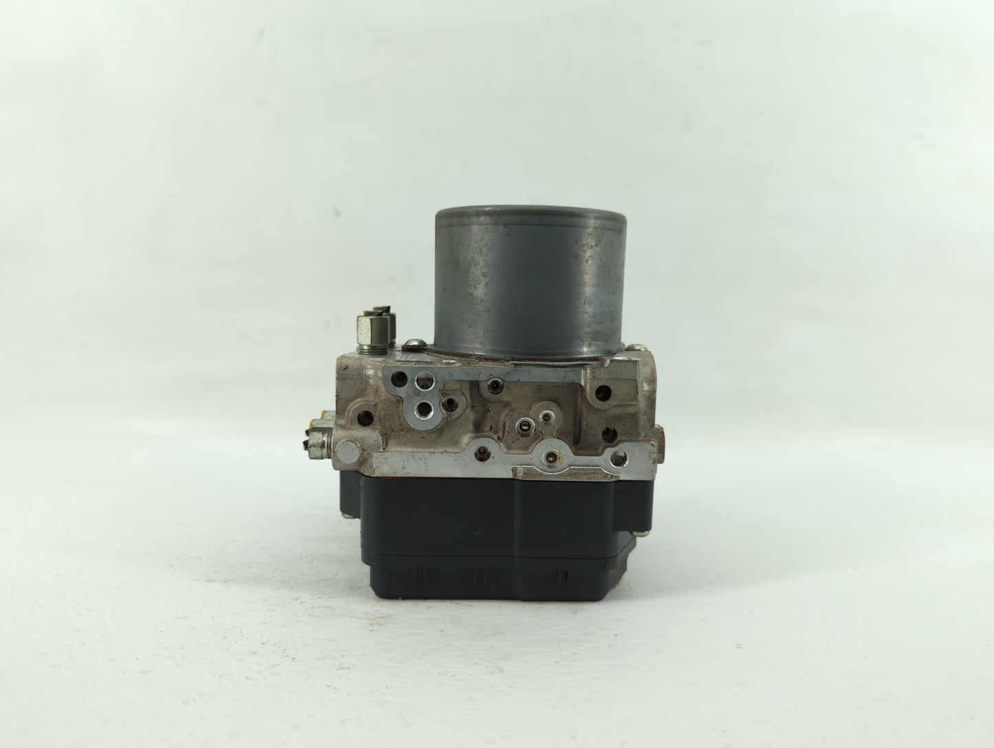 2016-2018 Infiniti Q50 ABS Pump Control Module Replacement P/N:47660 4GH0A 47660 4GF0A Fits Fits 2016 2017 2018 OEM Used Aut