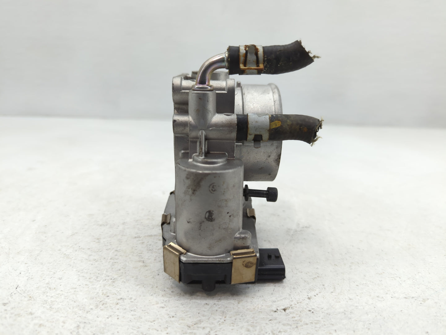 2016-2019 Infiniti Q50 Throttle Body P/N:8523A2 Fits Fits 2016 2017 2018 2019 OEM Used Auto Parts - Oemusedautoparts1.com