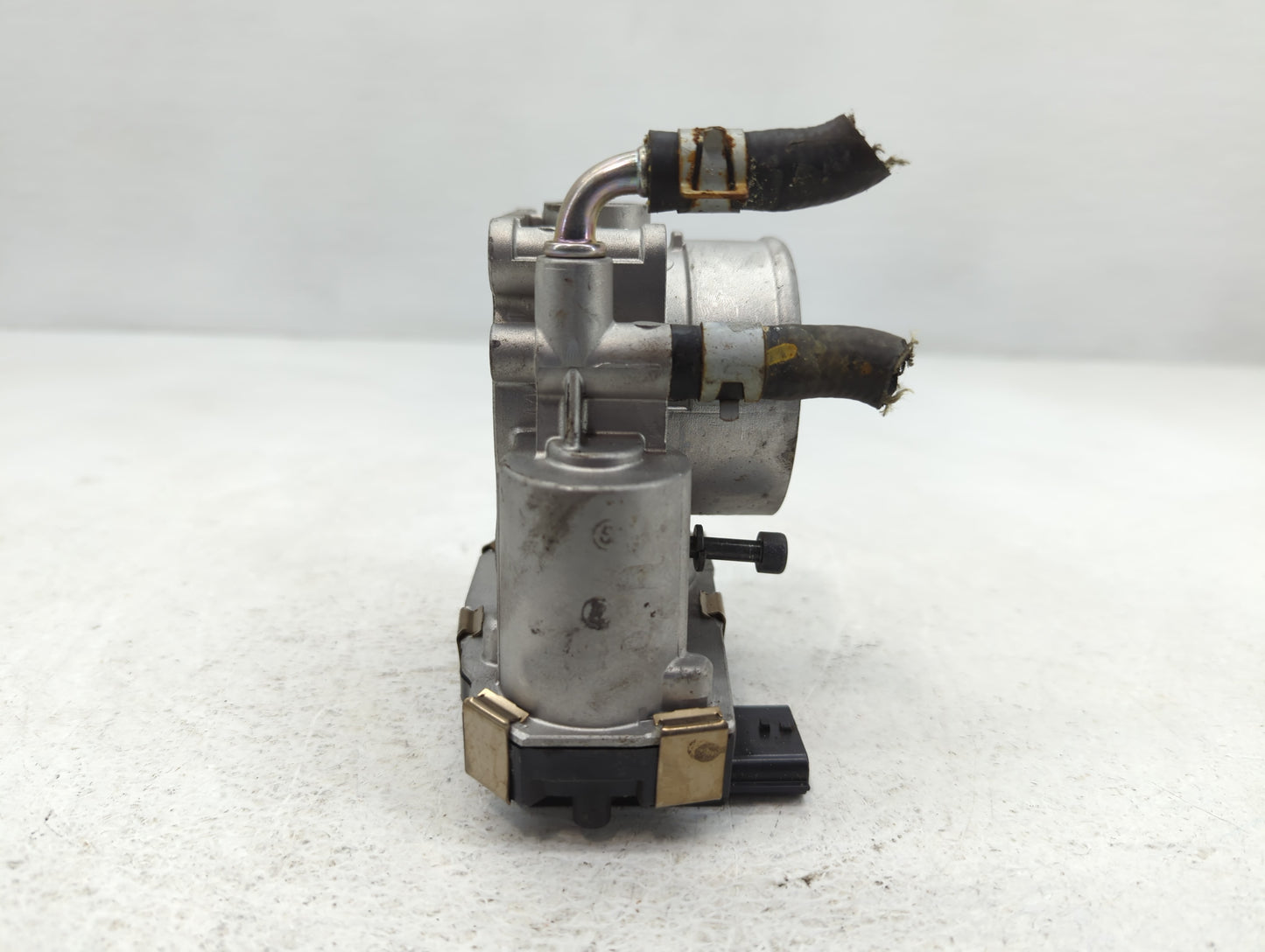 2016-2019 Infiniti Q50 Throttle Body P/N:8523A2 Fits Fits 2016 2017 2018 2019 OEM Used Auto Parts - Oemusedautoparts1.com