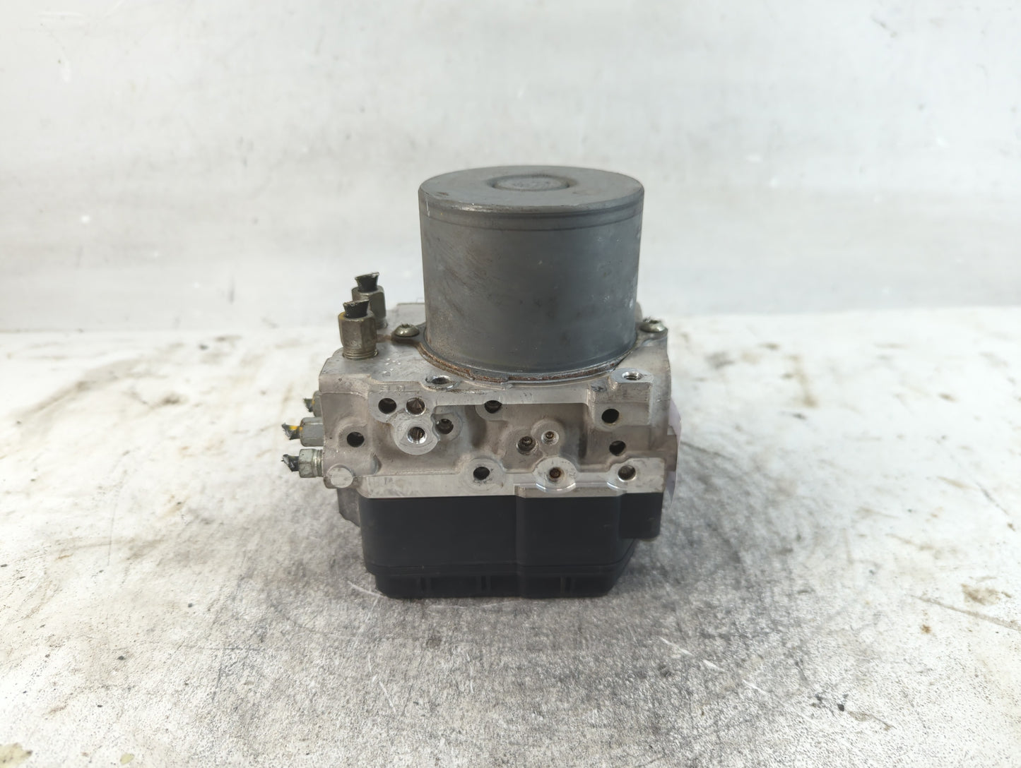 2016-2017 Infiniti Q50 ABS Pump Control Module Replacement P/N:47660 4GK0A Fits Fits 2016 2017 OEM Used Auto Parts - Oemused