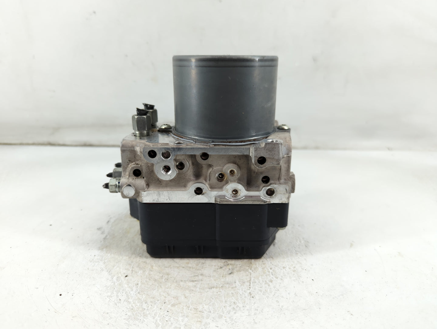 2016-2017 Infiniti Q50 ABS Pump Control Module Replacement P/N:47660 4GH1A Fits Fits 2016 2017 OEM Used Auto Parts - Oemused