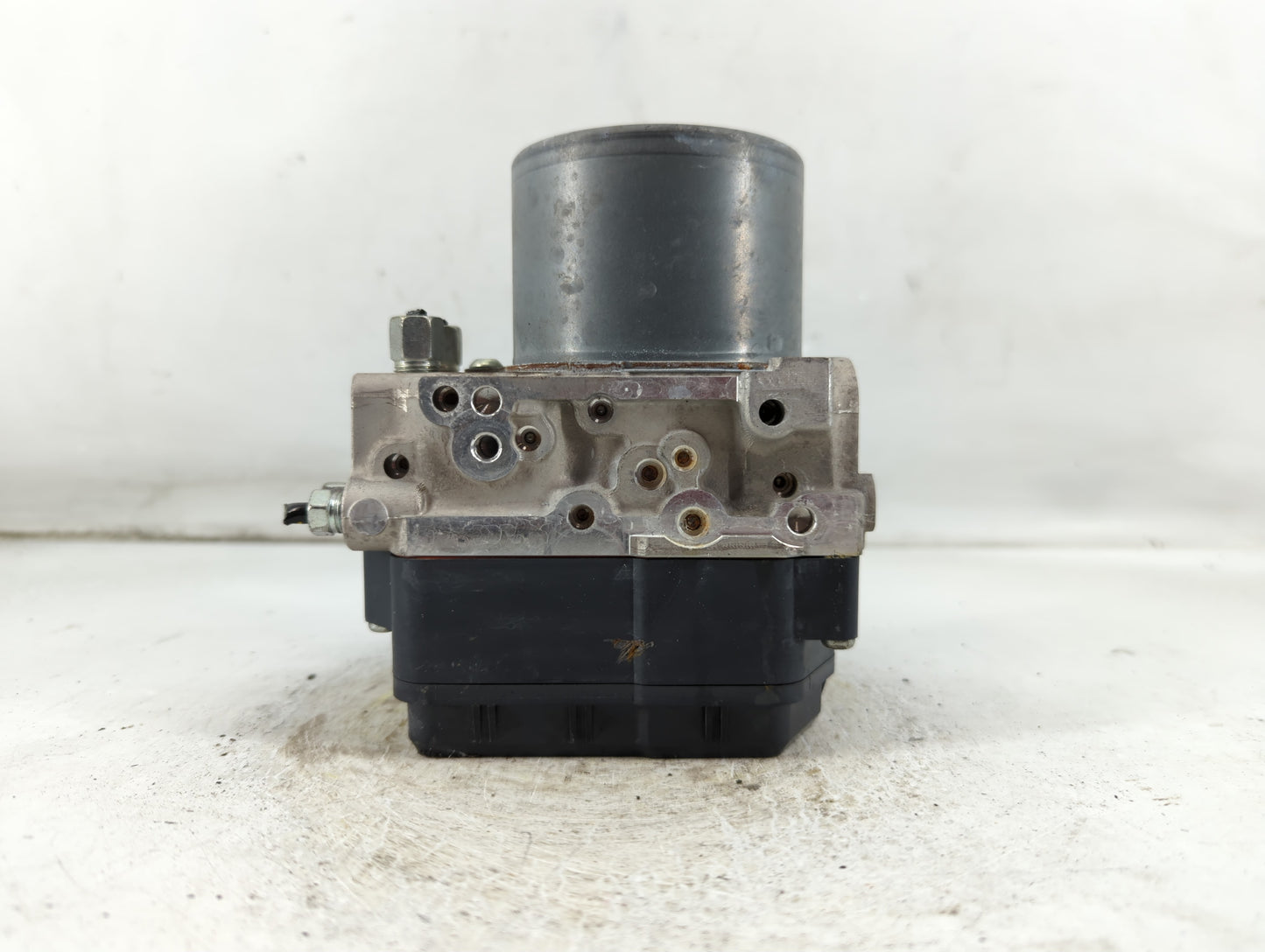 2016-2017 Infiniti Q50 ABS Pump Control Module Replacement P/N:47660 4GH1A Fits Fits 2016 2017 OEM Used Auto Parts - Oemused