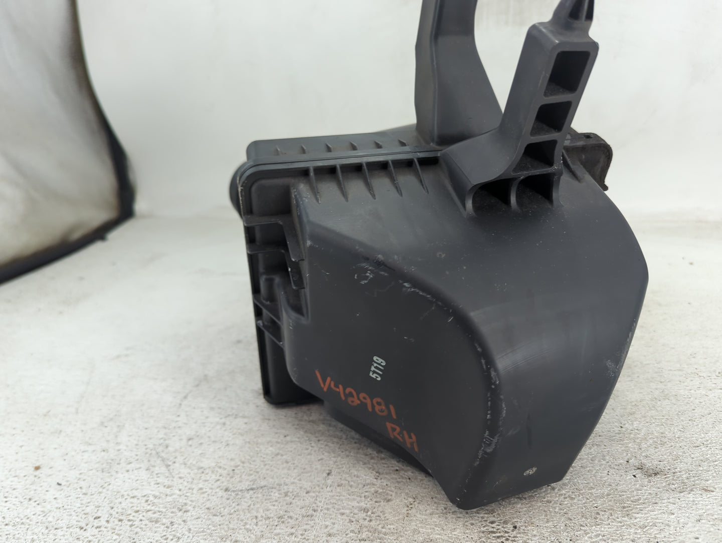 2014-2019 Infiniti Q70 Air Cleaner Intake-duct Hose Tube - Oemusedautoparts1.com