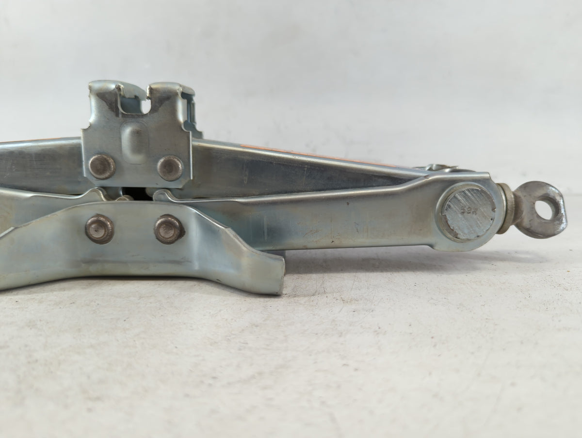 2016 Infiniti Qx50 Spare Scissor Car Jack 706795 - Oemusedautoparts1.com