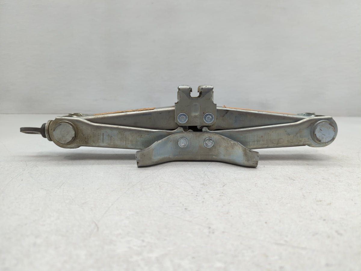 2016 Infiniti Qx50 Spare Scissor Car Jack 761390 - Oemusedautoparts1.com