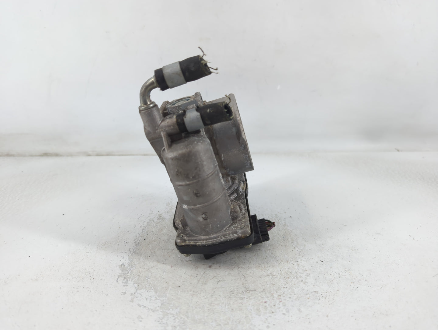 2014-2017 Infiniti Qx70 Throttle Body P/N:K 5806 526-01 Fits OEM Used Auto Parts - Oemusedautoparts1.com